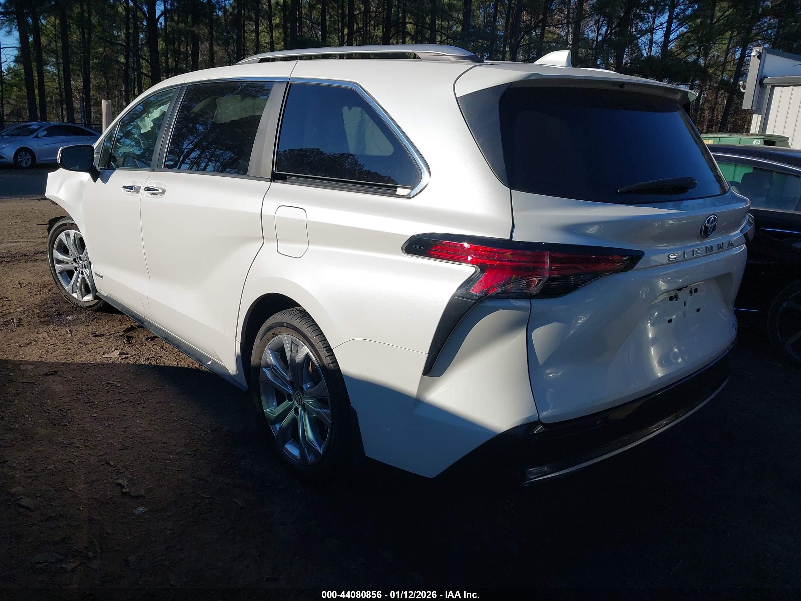 TOYOTA SIENNA image 3