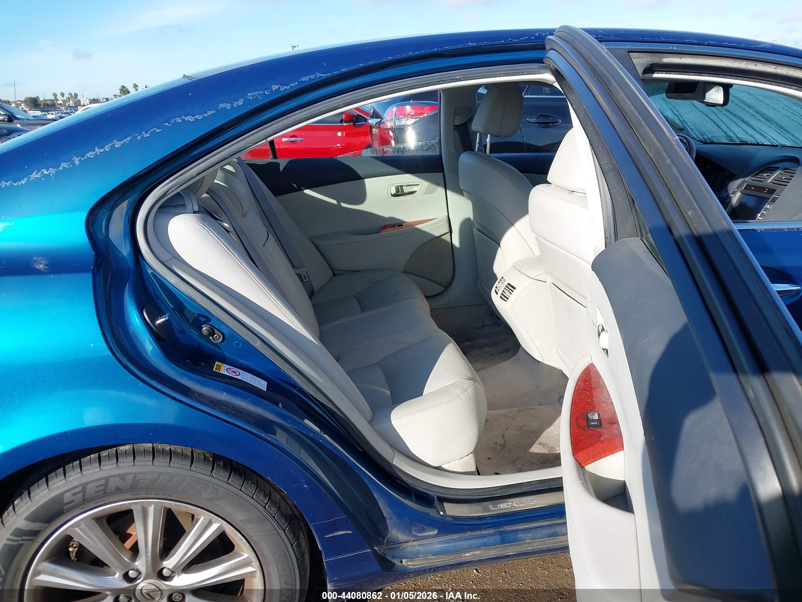 LEXUS ES image 8