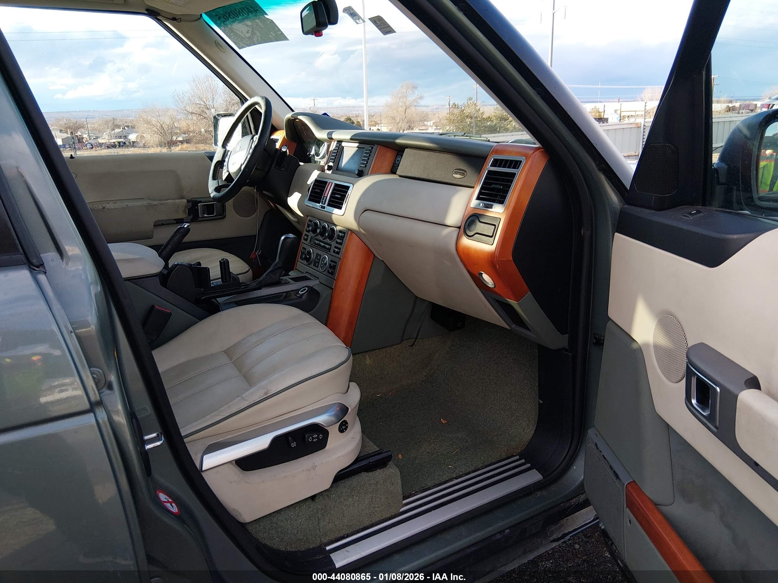 LAND ROVER image 5