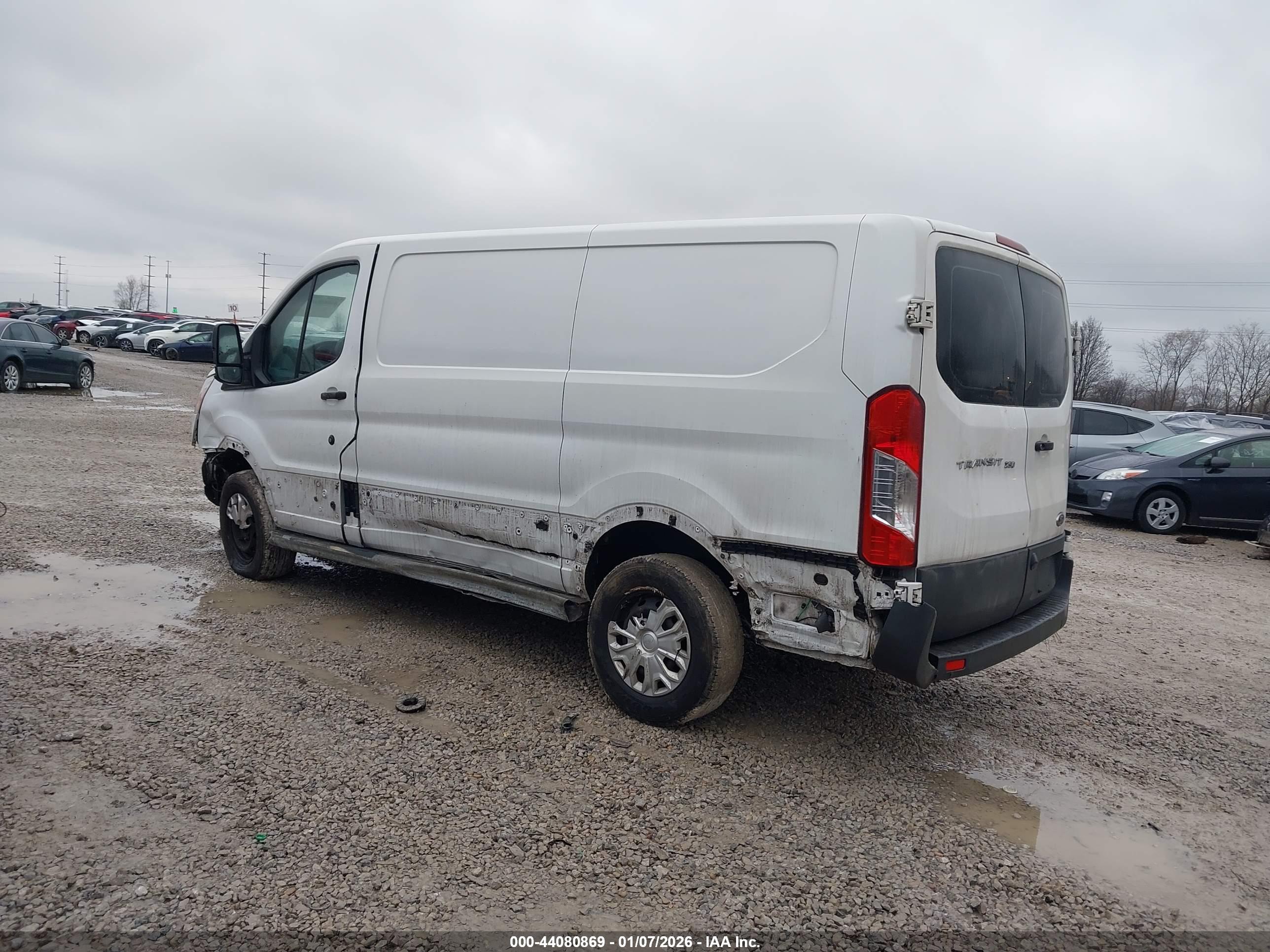 FORD TRANSIT-250 image 3