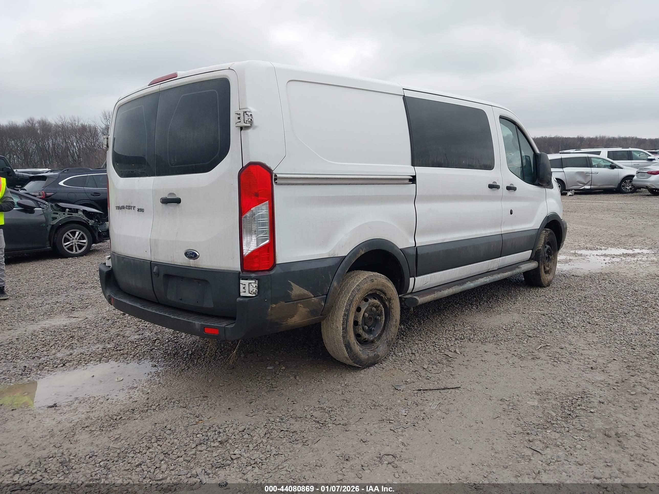 FORD TRANSIT-250 image 4