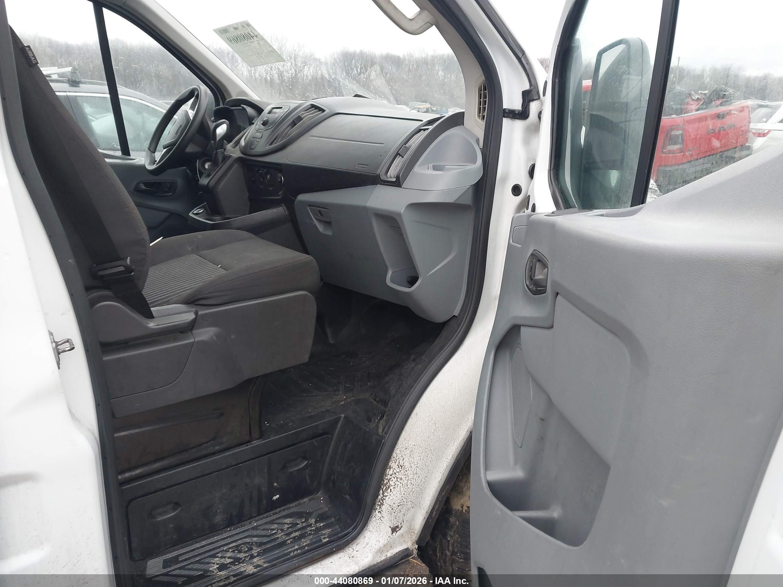 FORD TRANSIT-250 image 5
