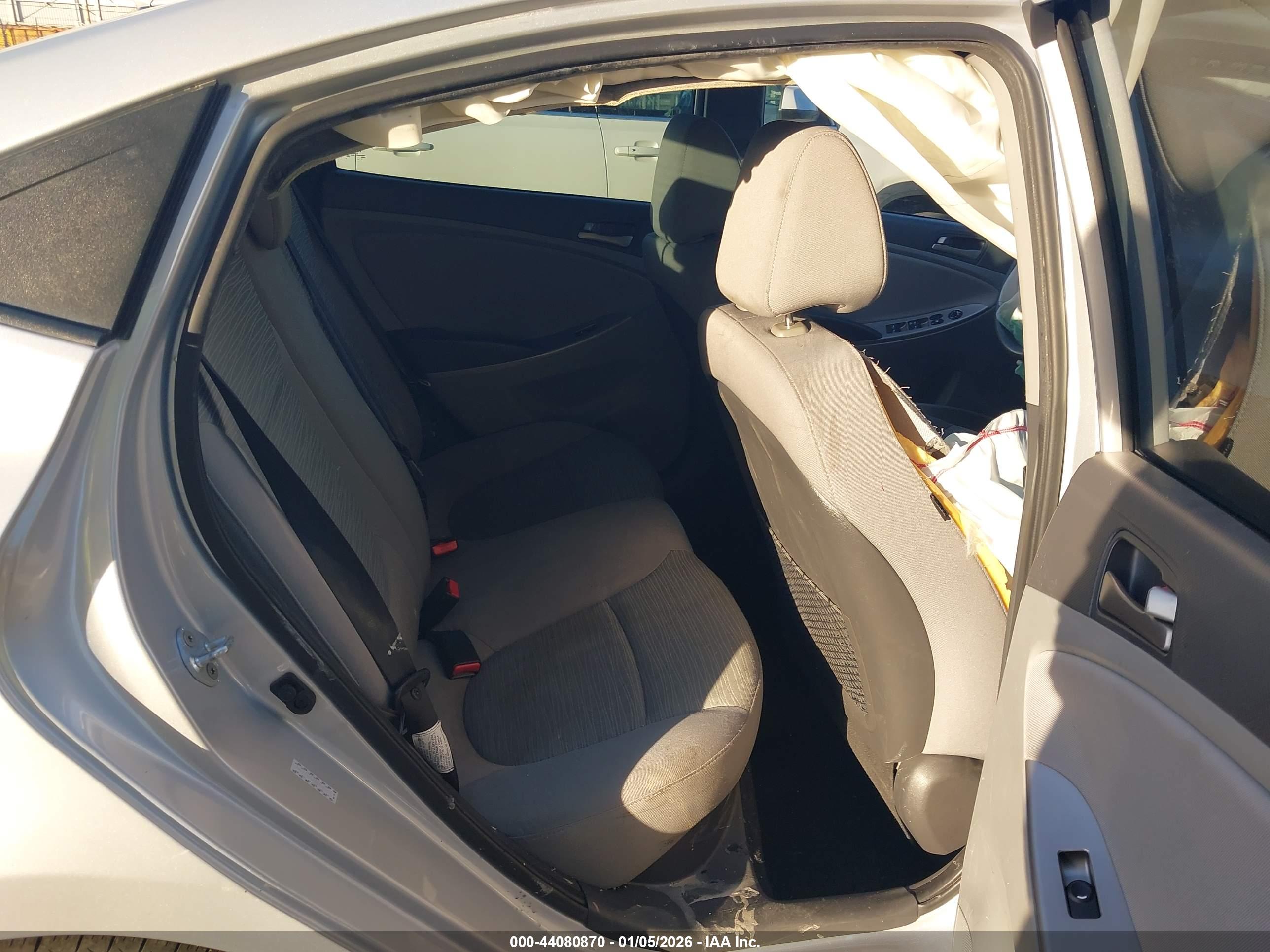 HYUNDAI ACCENT image 8