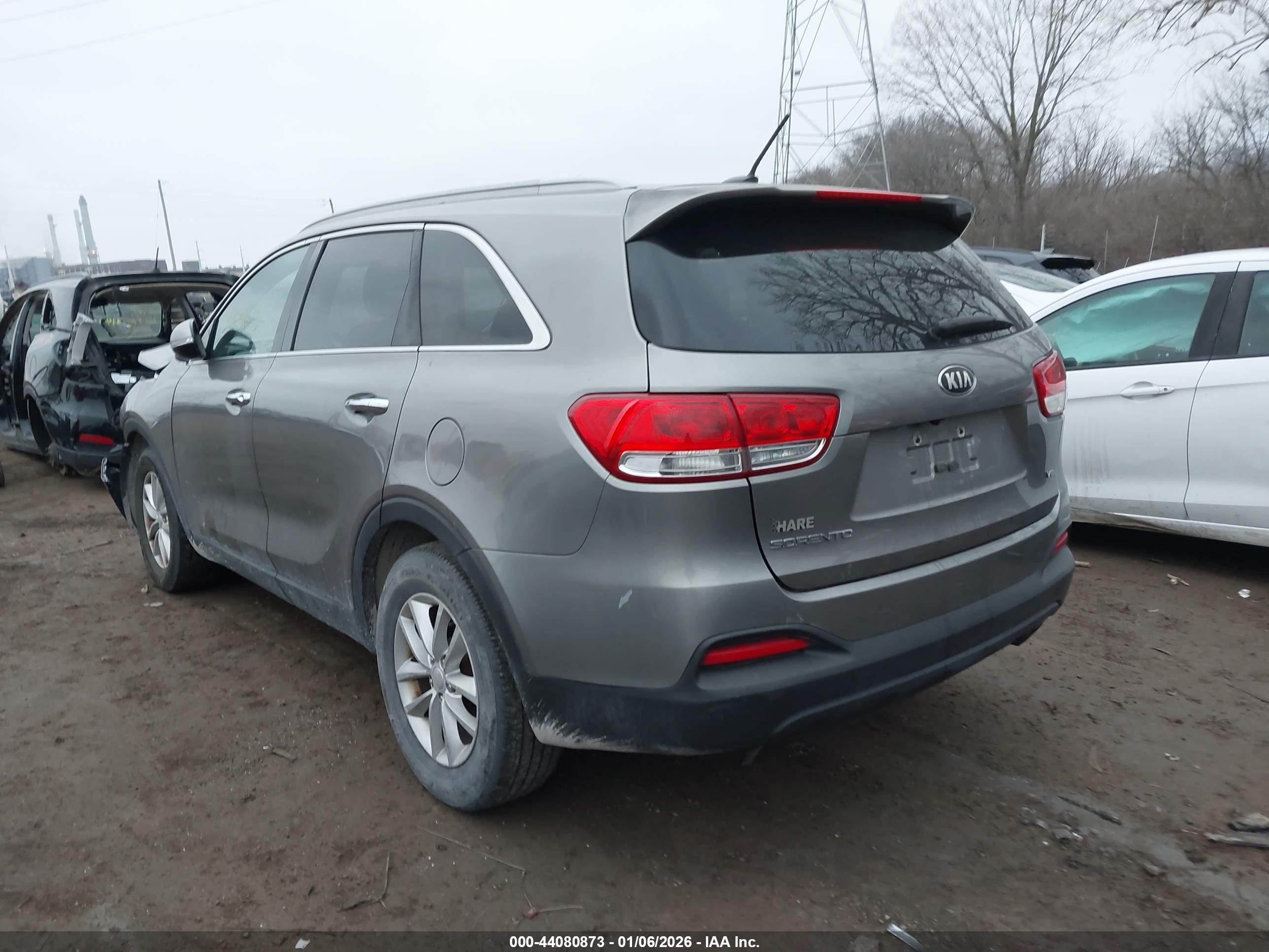KIA SORENTO image 3