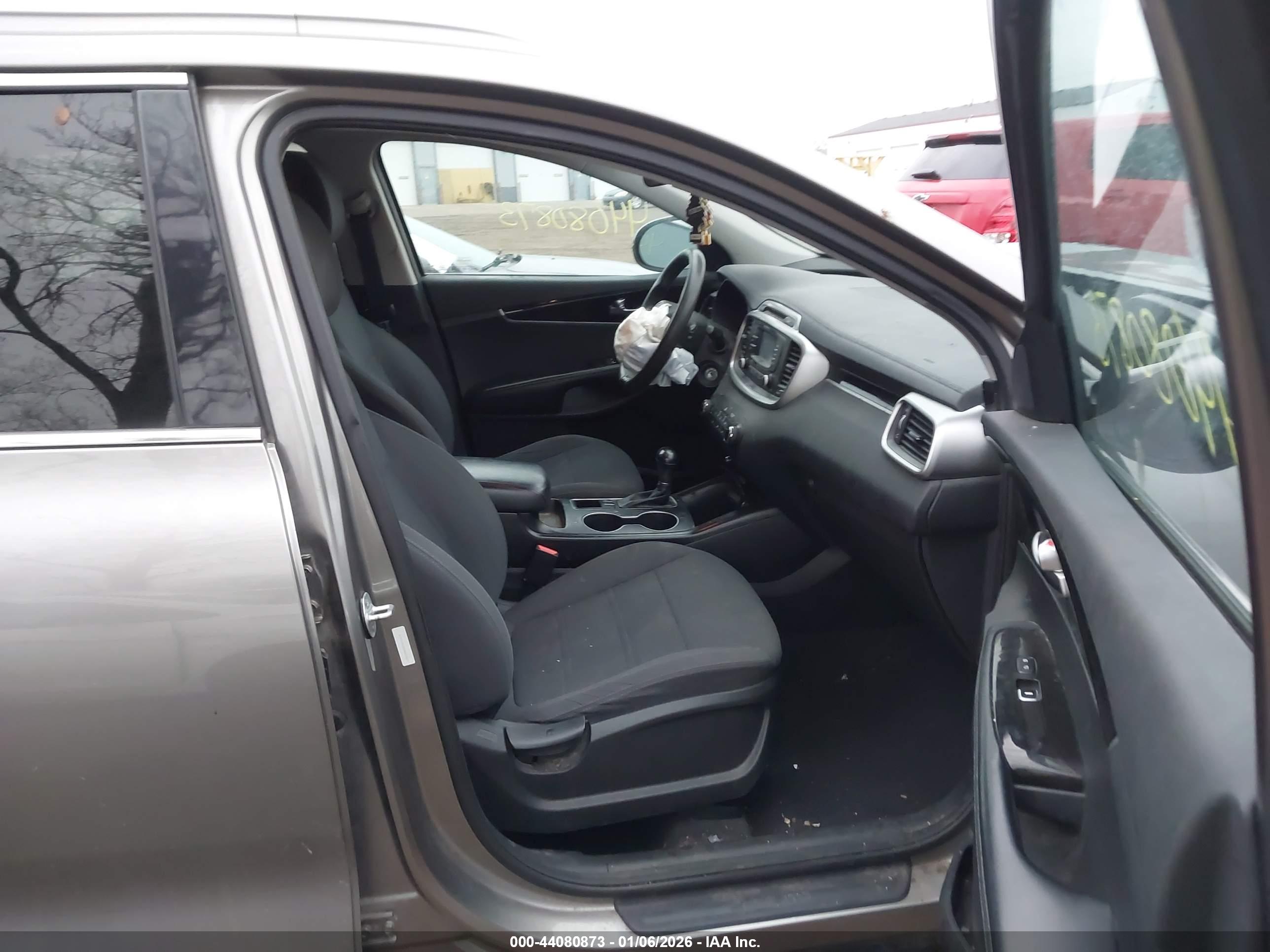 KIA SORENTO image 5
