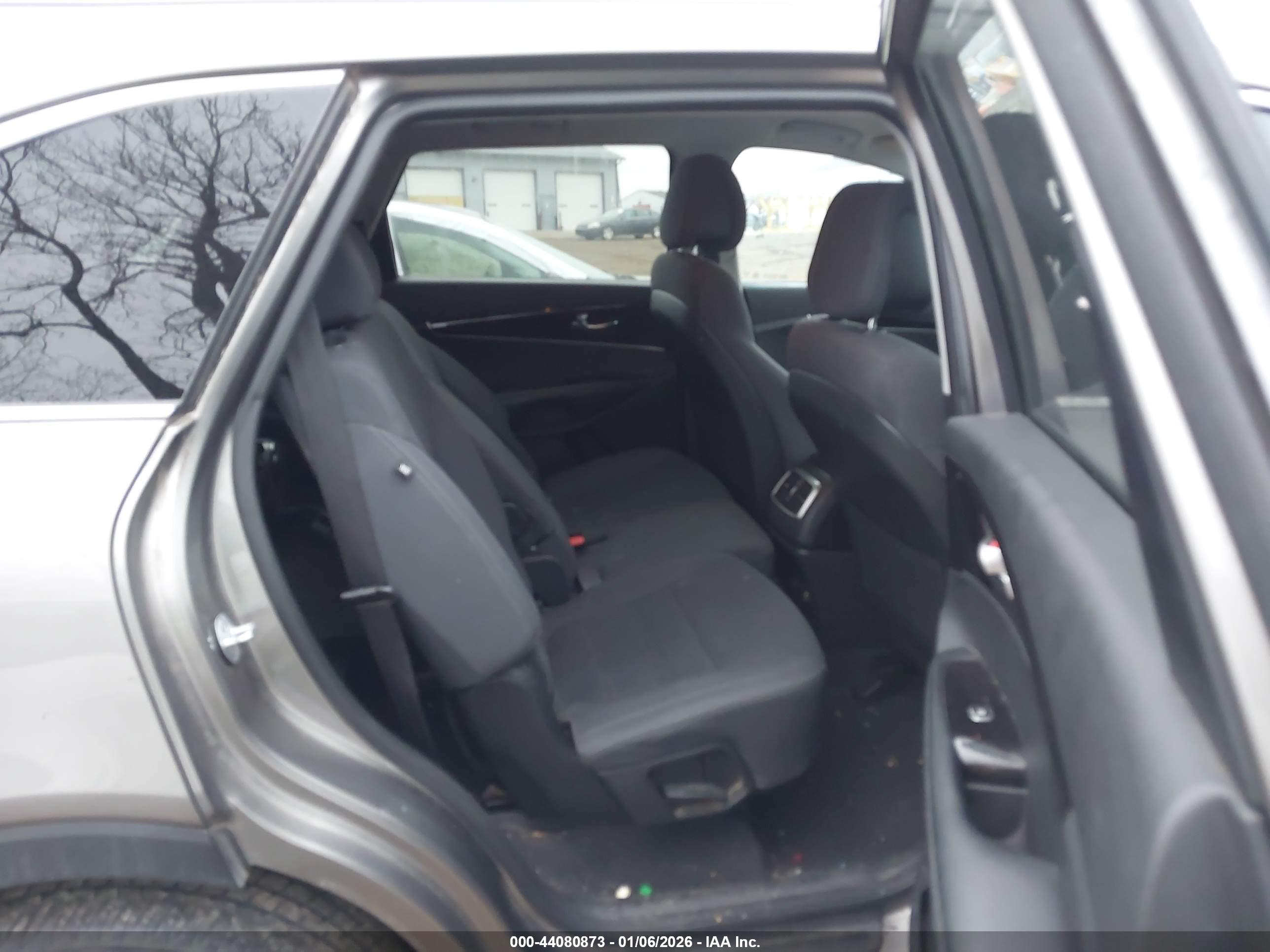 KIA SORENTO image 8