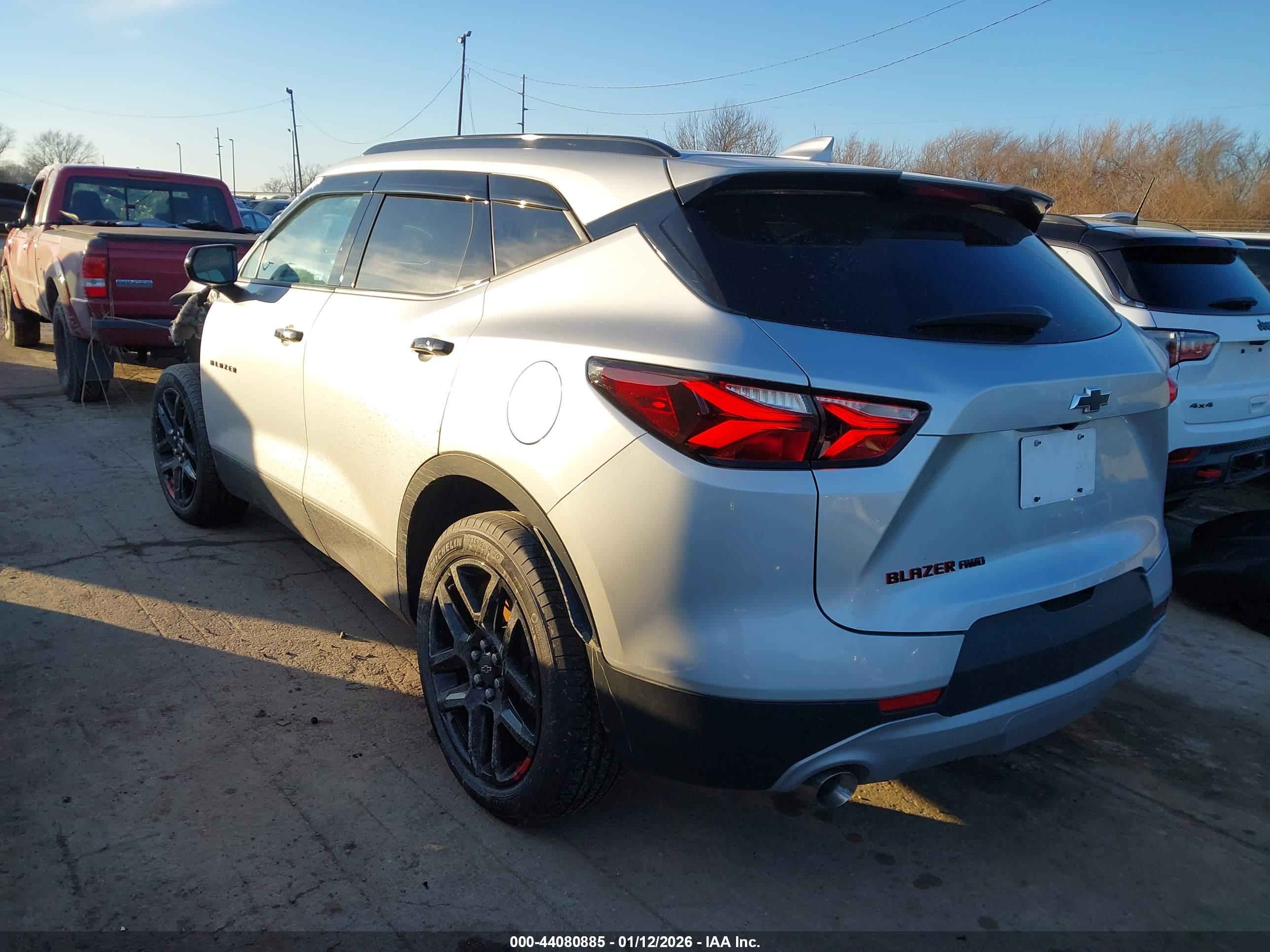 CHEVROLET BLAZER image 3