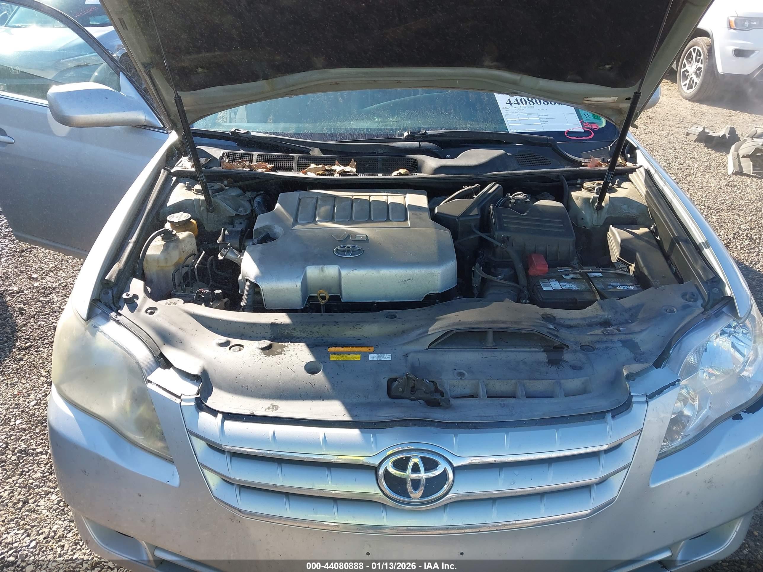 TOYOTA AVALON image 10