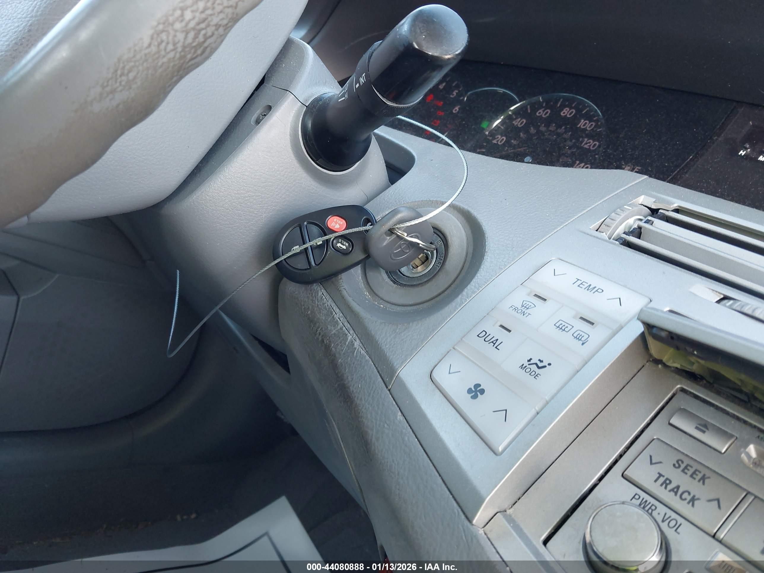 TOYOTA AVALON image 11