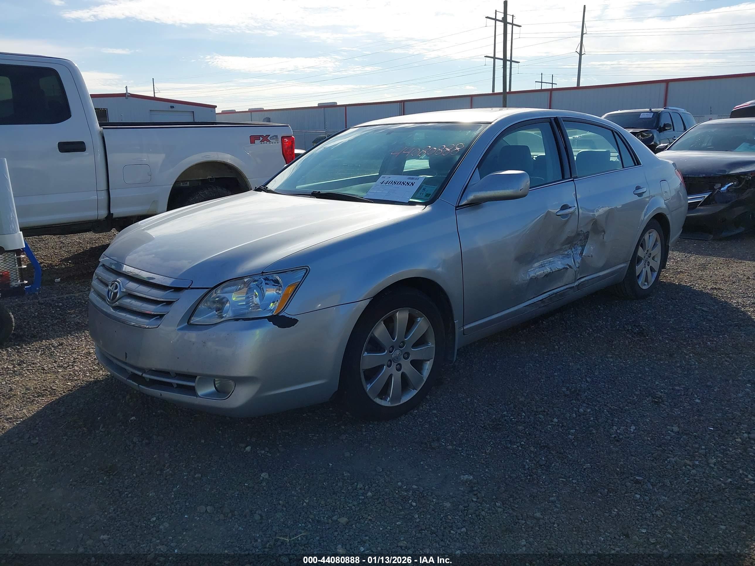 TOYOTA AVALON image 2