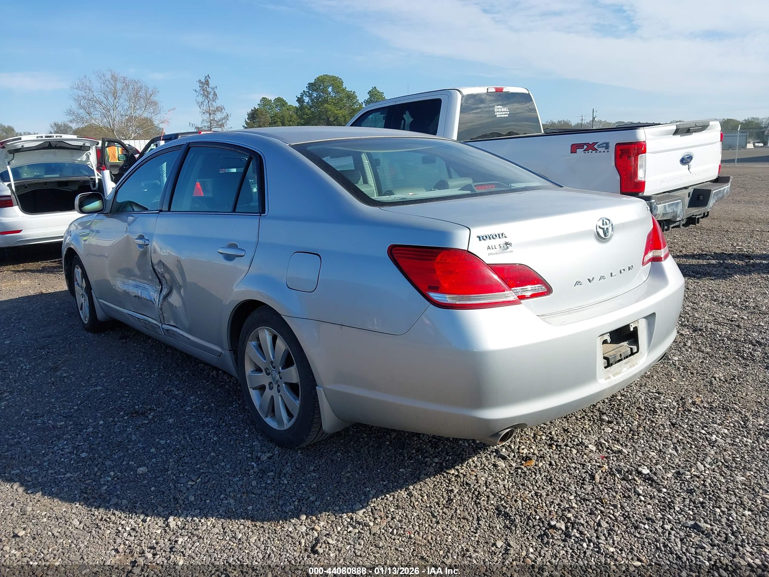 TOYOTA AVALON image 3