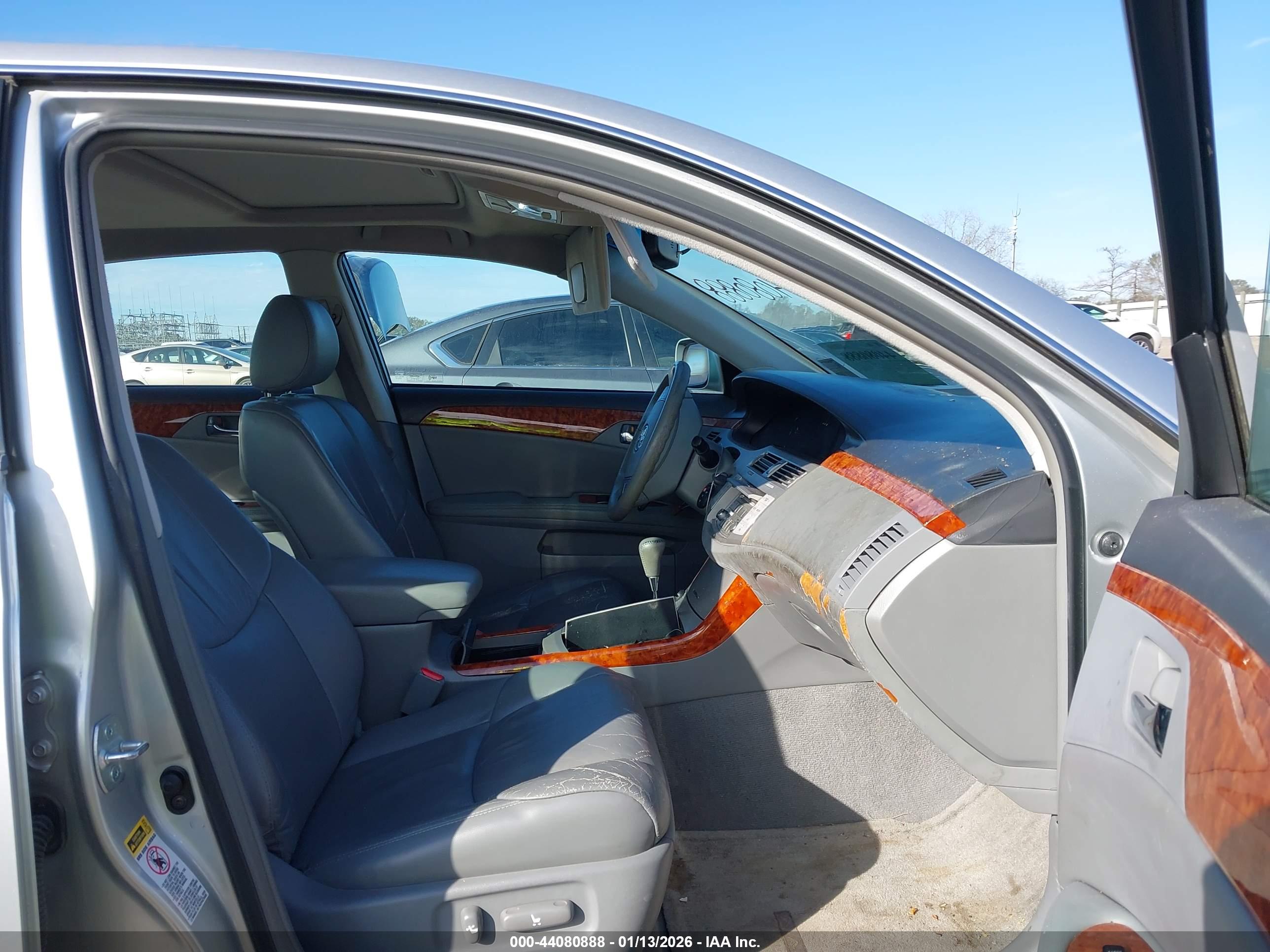 TOYOTA AVALON image 5