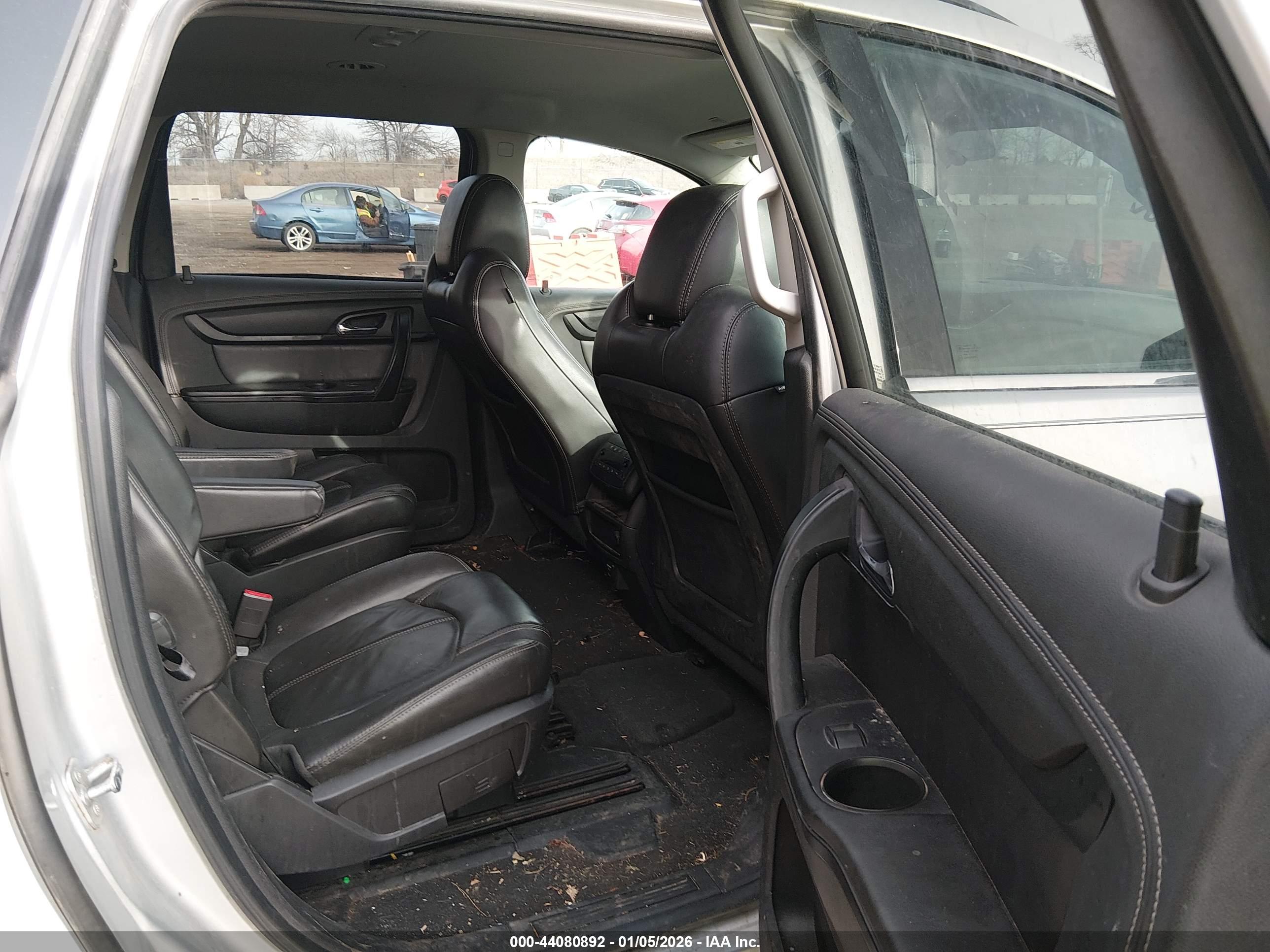 CHEVROLET TRAVERSE image 8