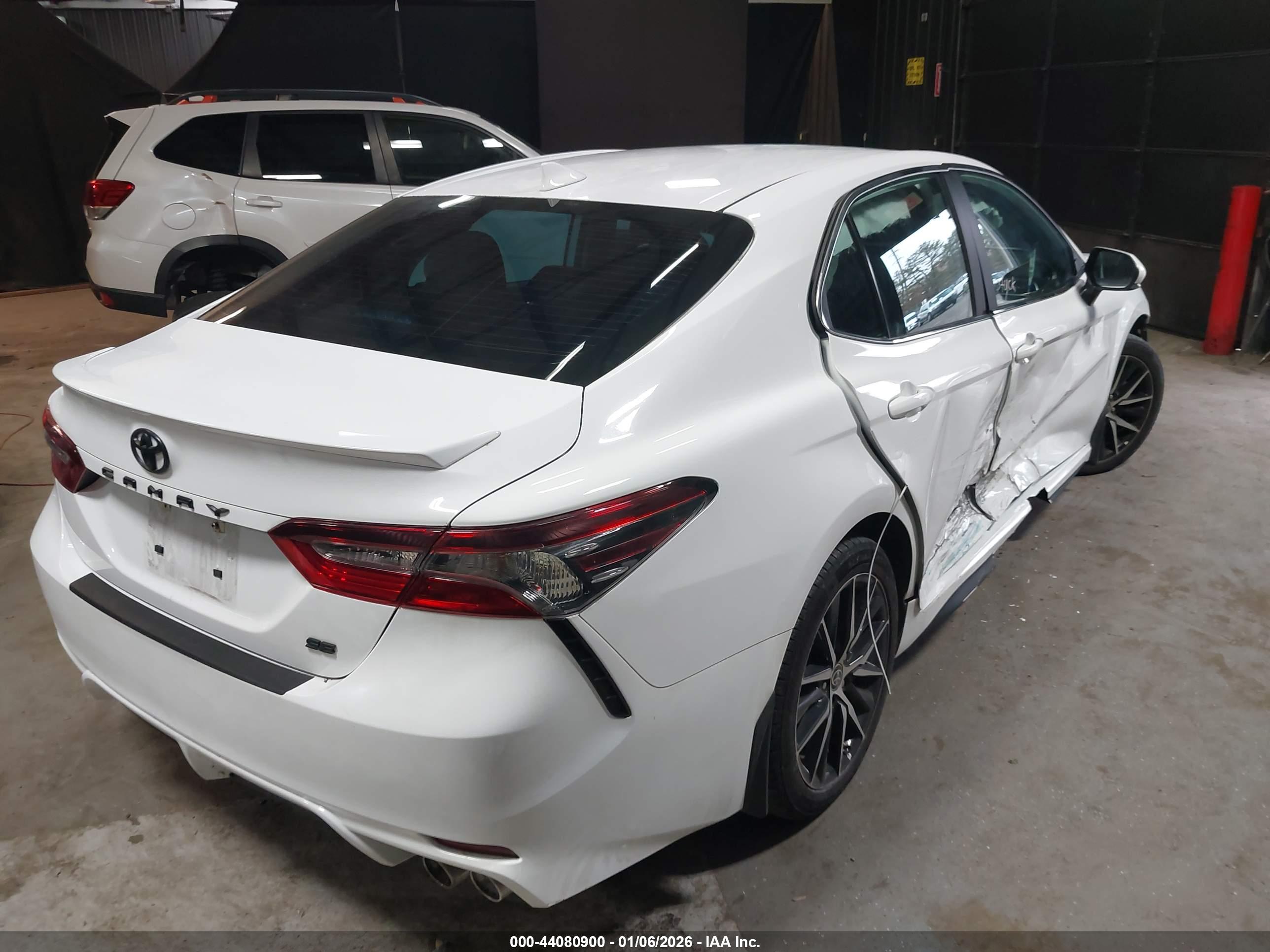 TOYOTA CAMRY image 4