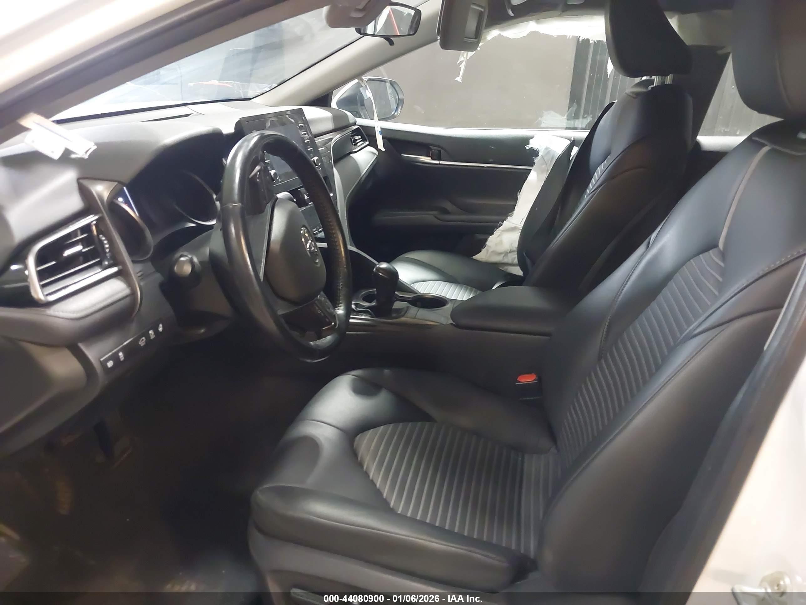 TOYOTA CAMRY image 5