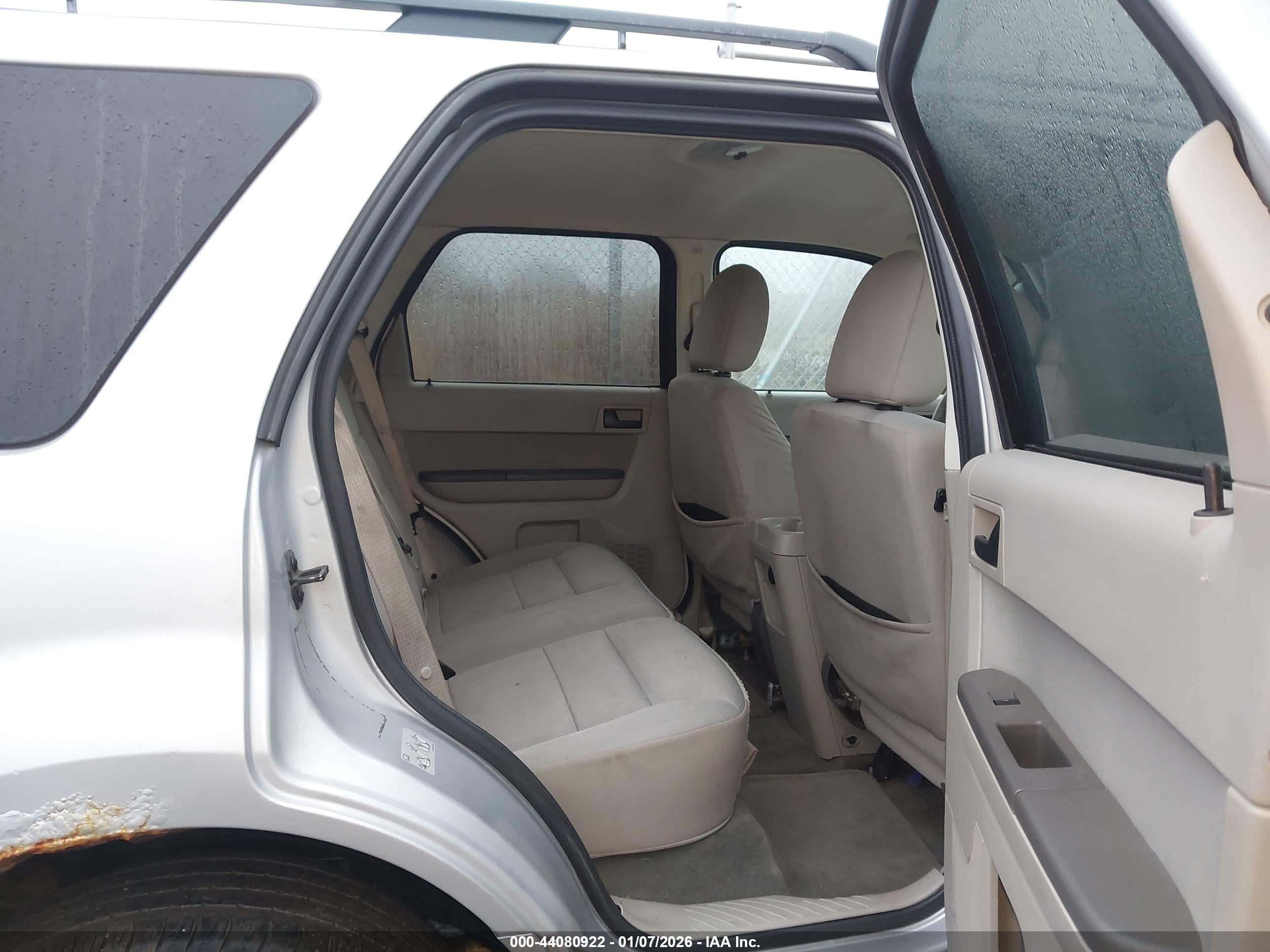 FORD ESCAPE image 8