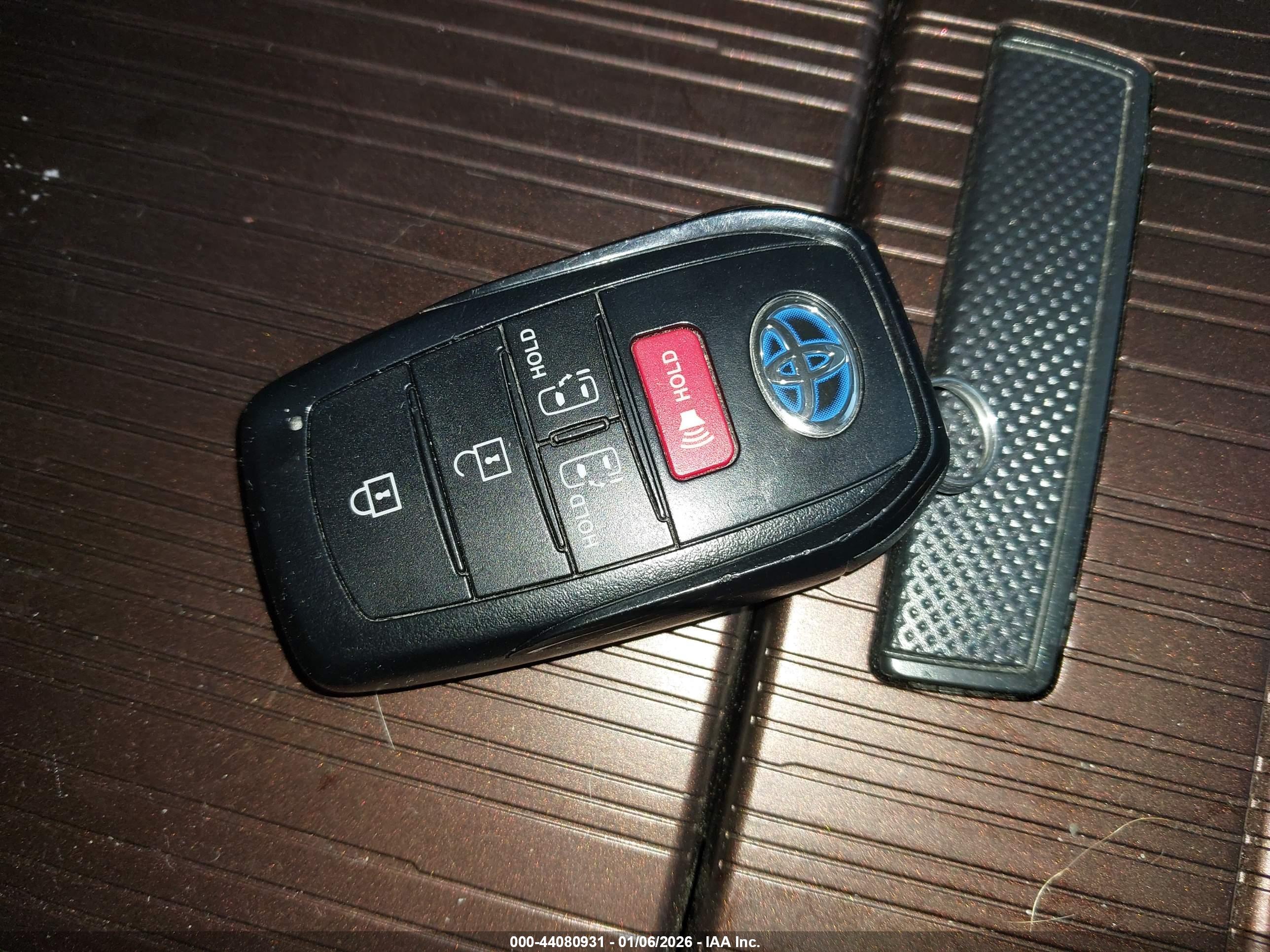 TOYOTA SIENNA image 11