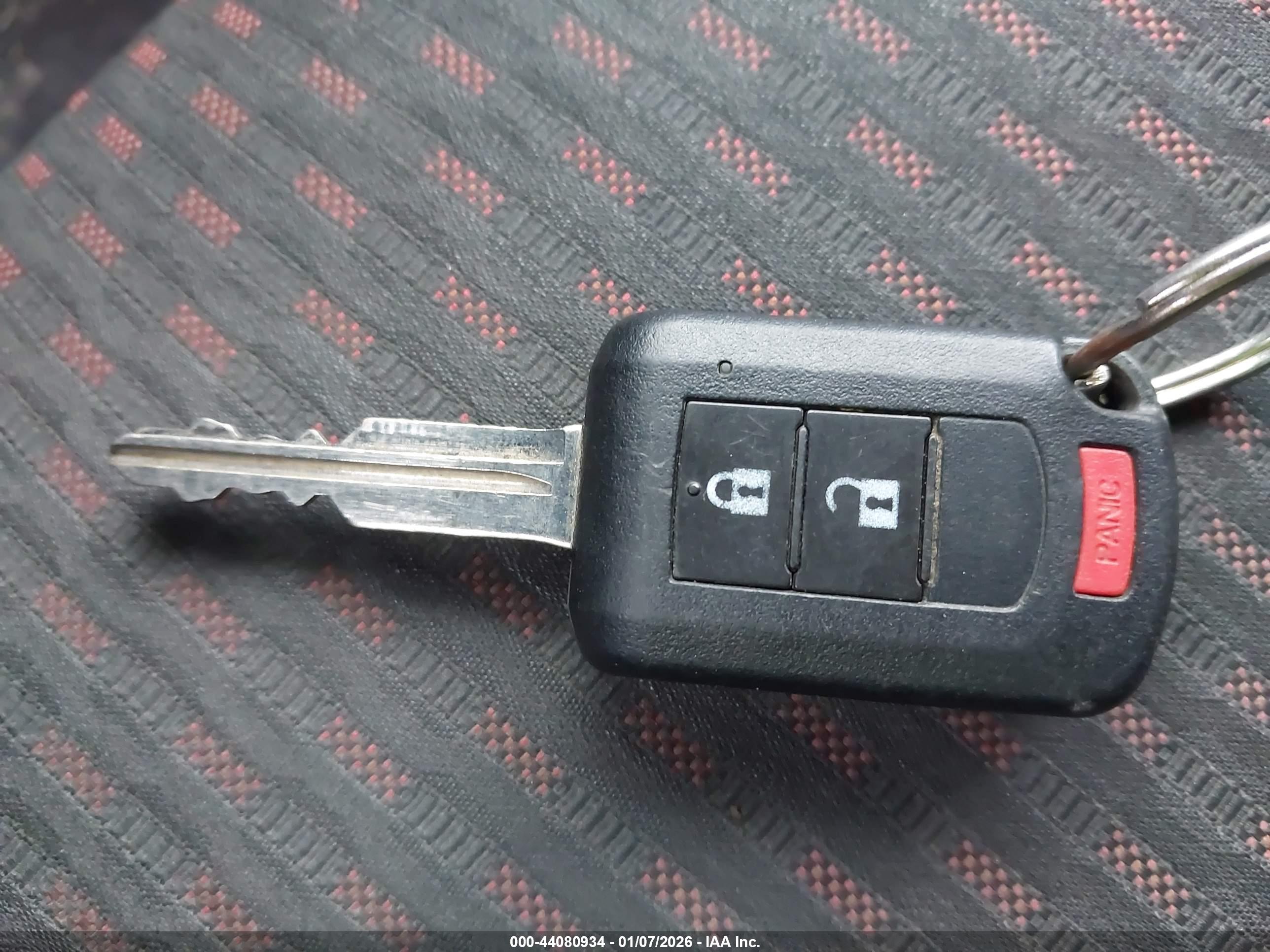 MITSUBISHI OUTLANDER image 11