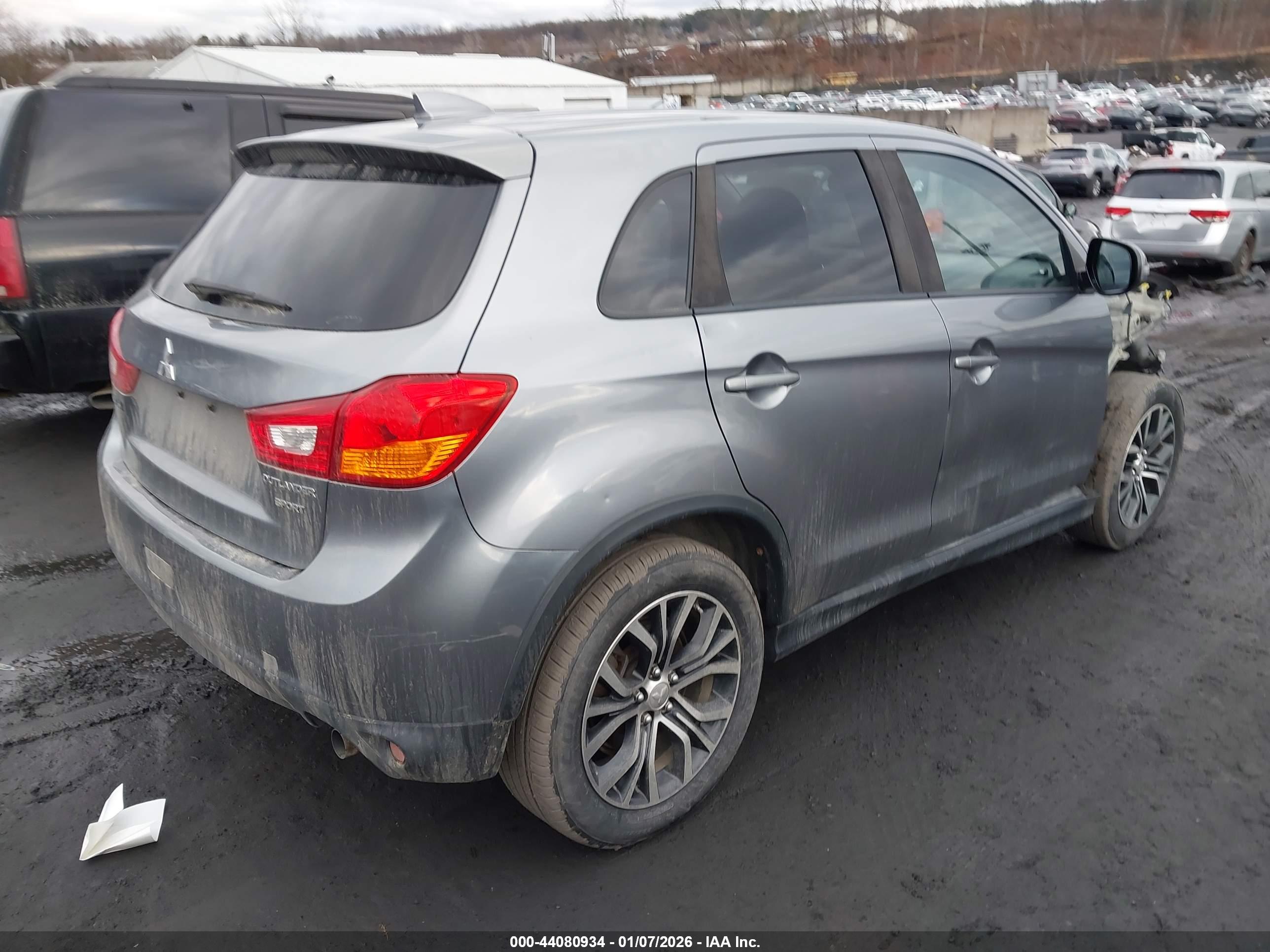 MITSUBISHI OUTLANDER image 4