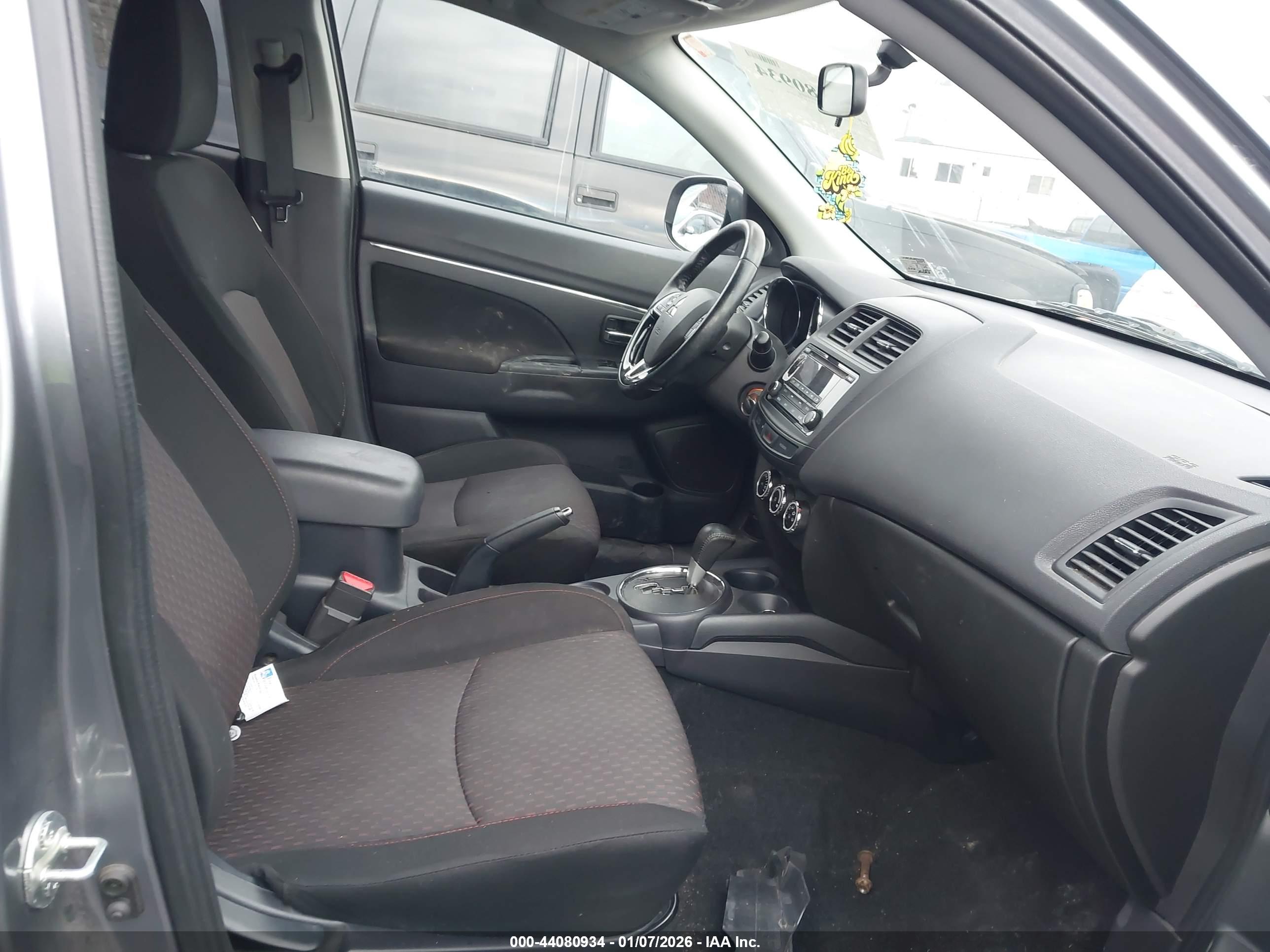 MITSUBISHI OUTLANDER image 5