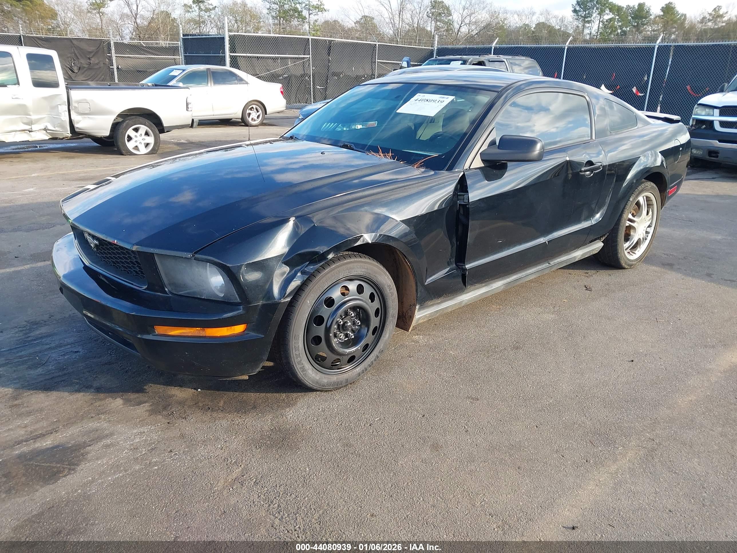 FORD MUSTANG image 2