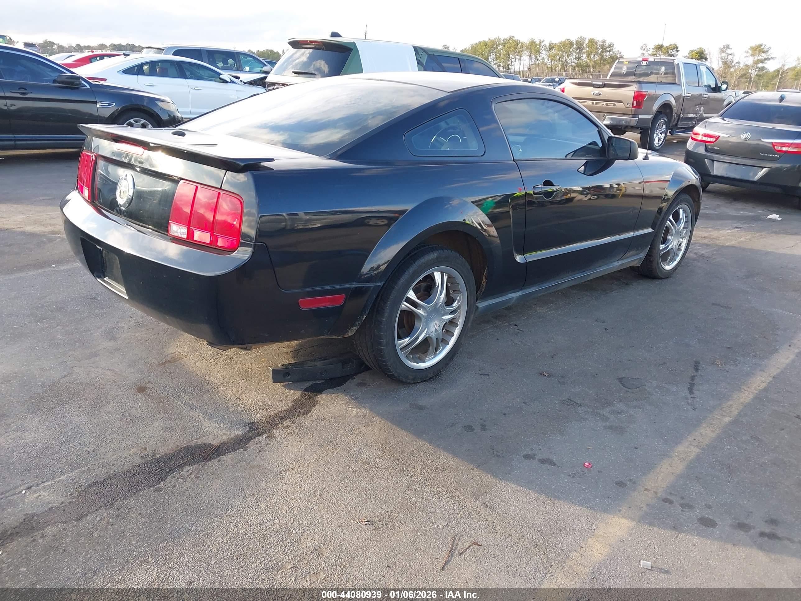 FORD MUSTANG image 4