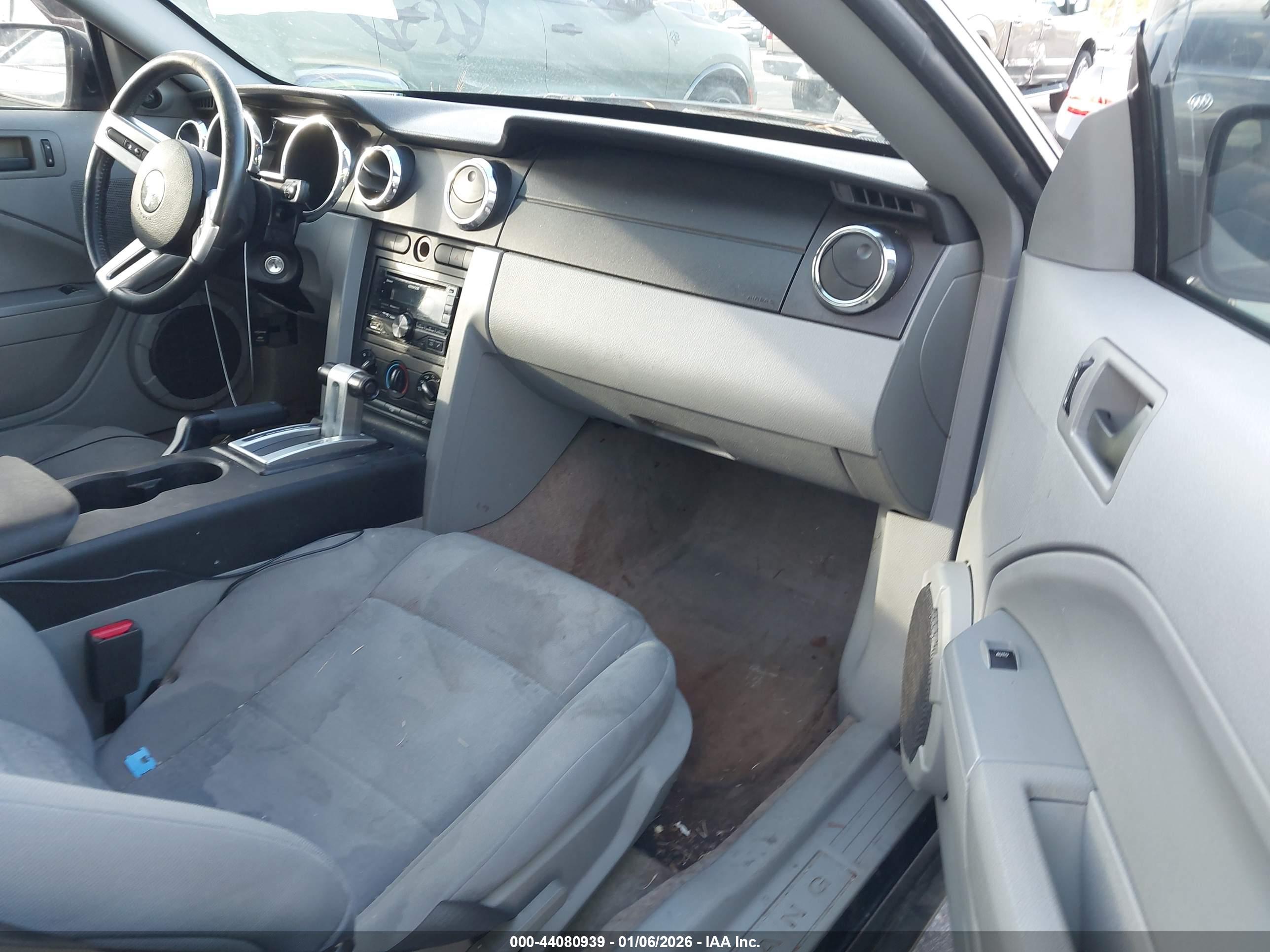 FORD MUSTANG image 5