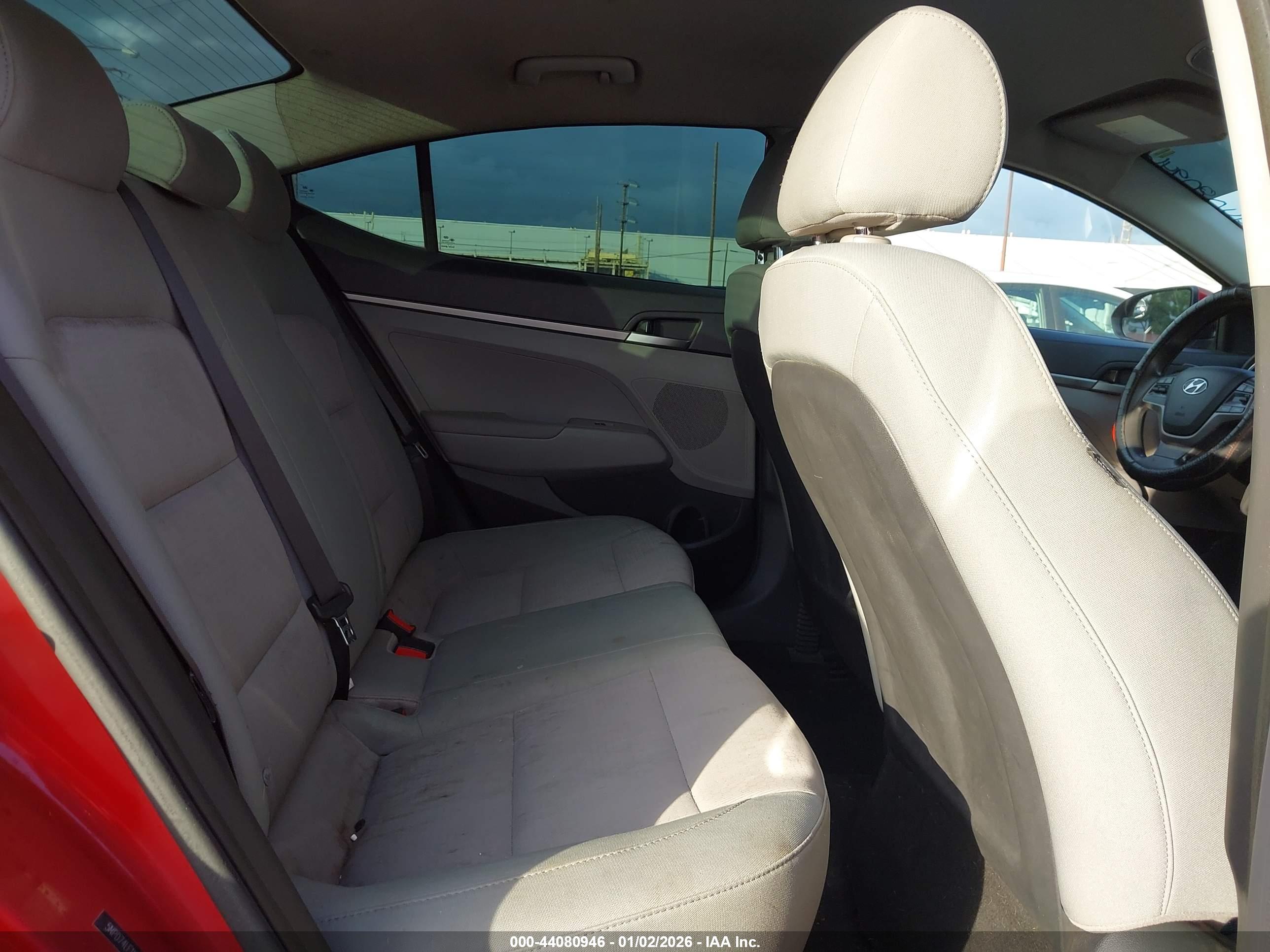 HYUNDAI ELANTRA image 8