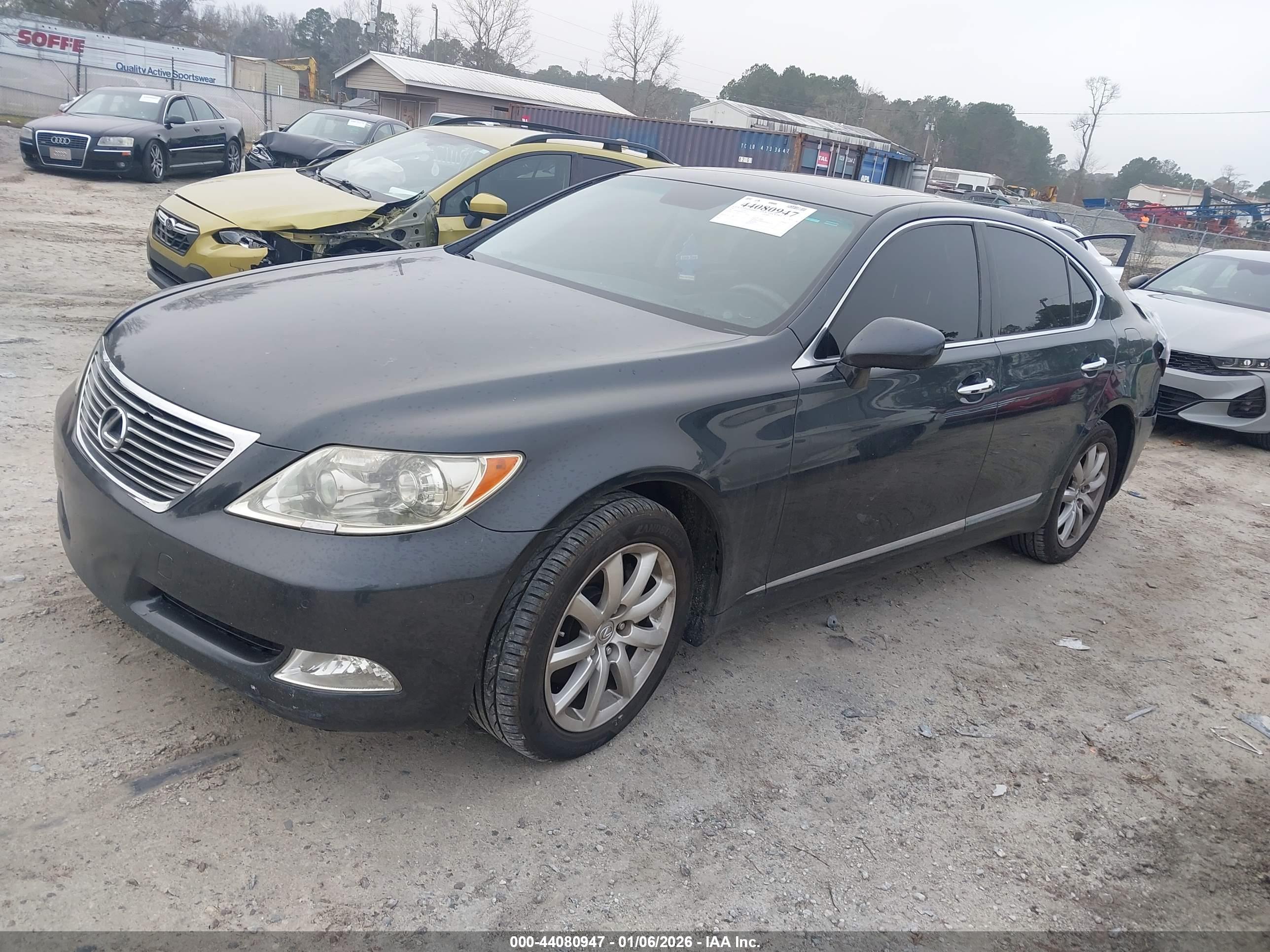 LEXUS LS image 2