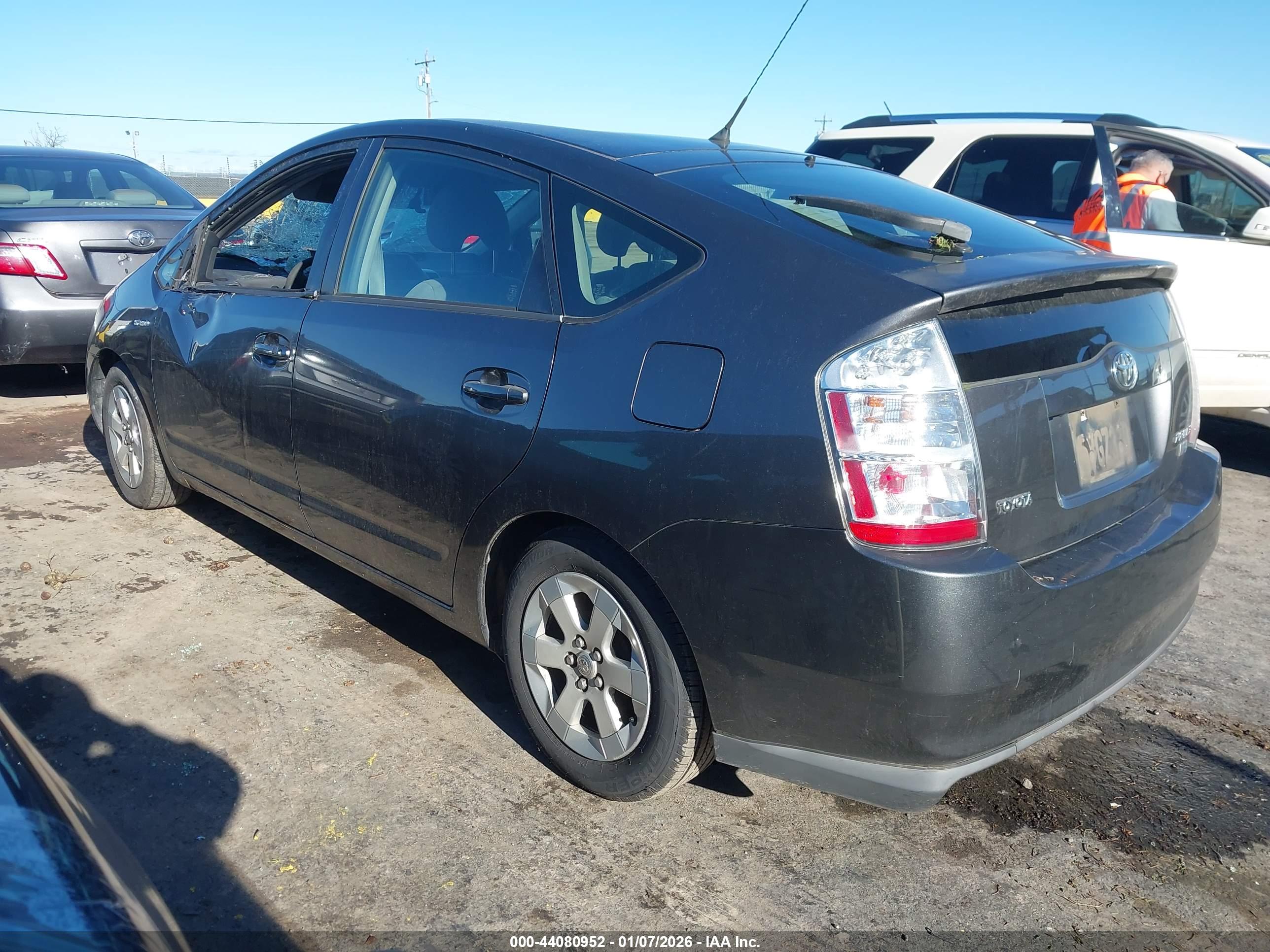 TOYOTA PRIUS image 3