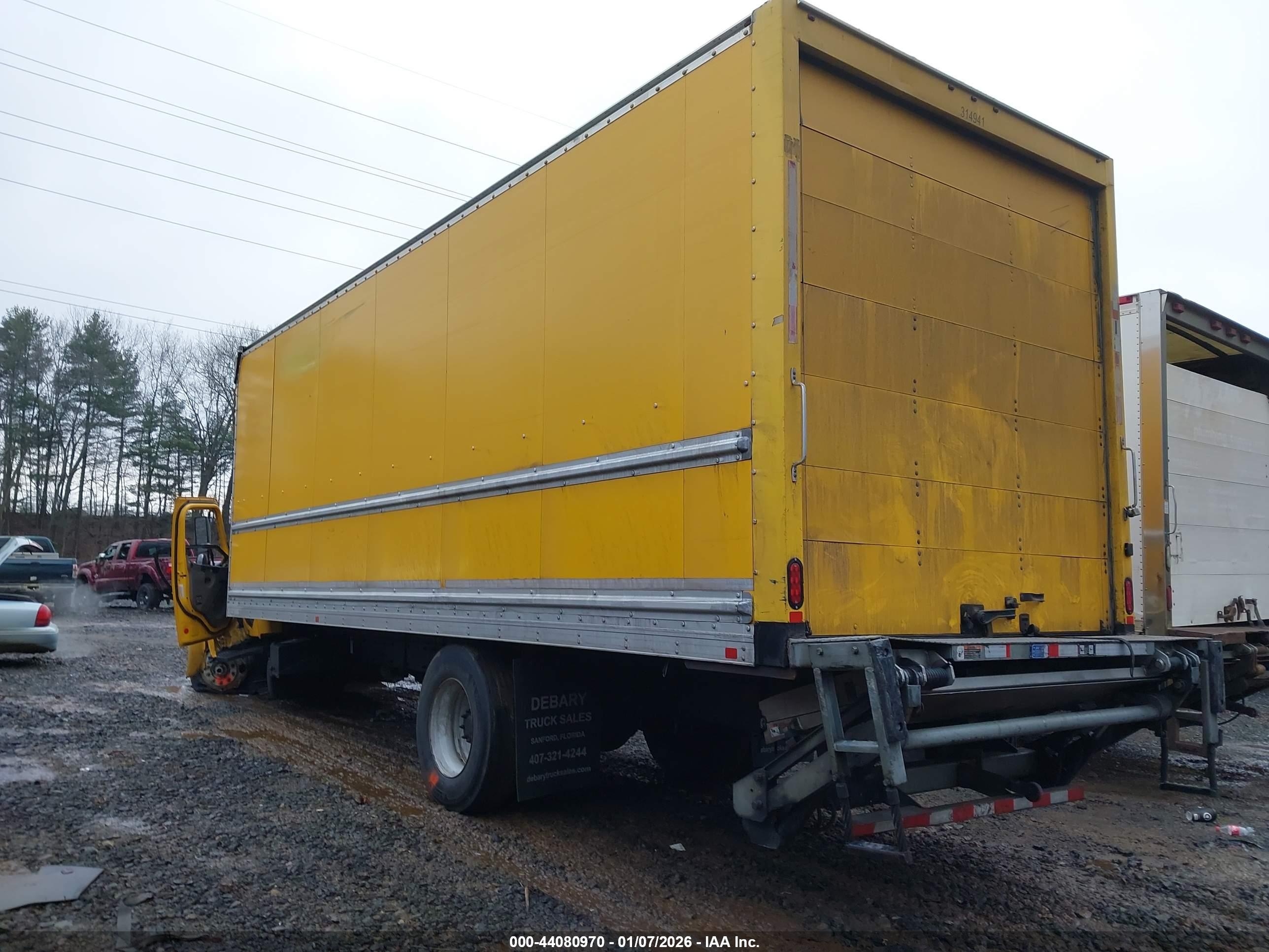 FREIGHTLINER M2 image 3