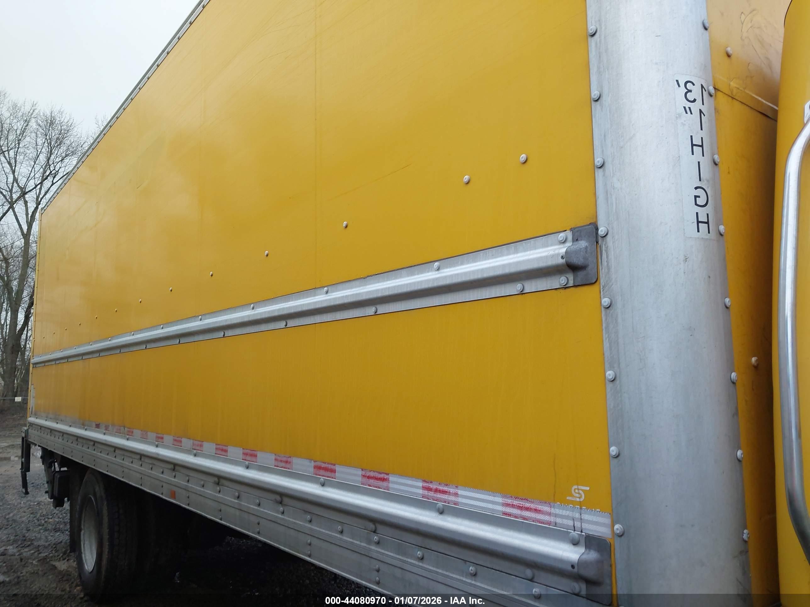 FREIGHTLINER M2 image 7