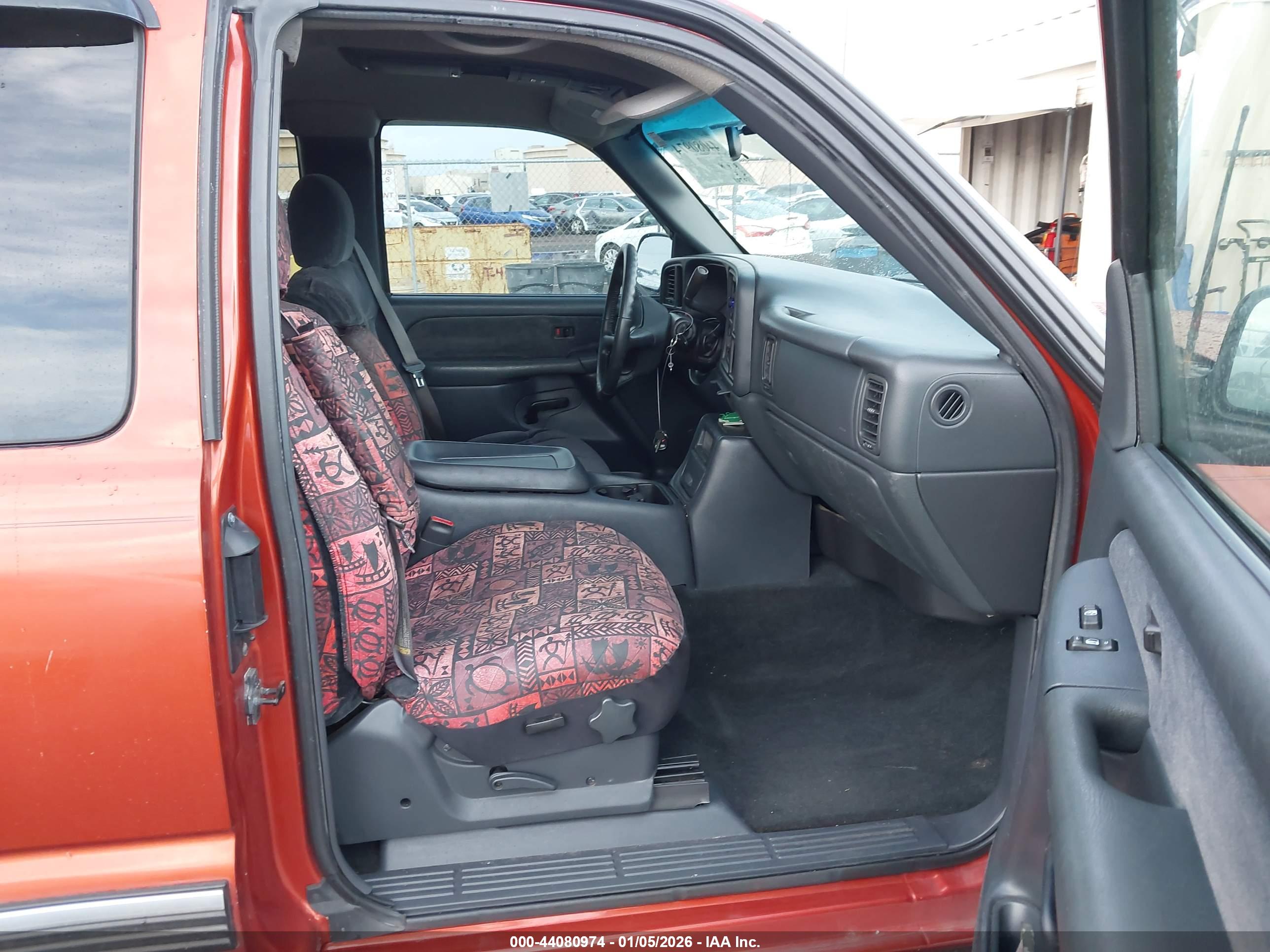 CHEVROLET SILVERADO image 5