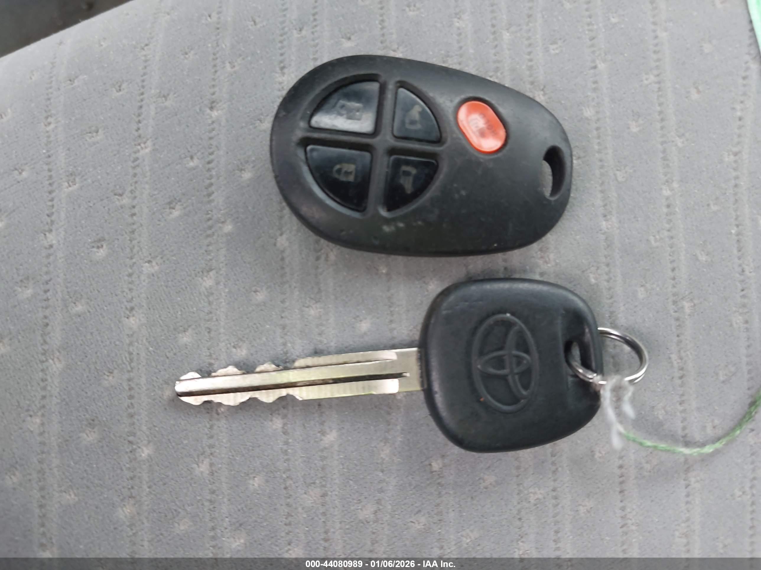 TOYOTA SIENNA image 11