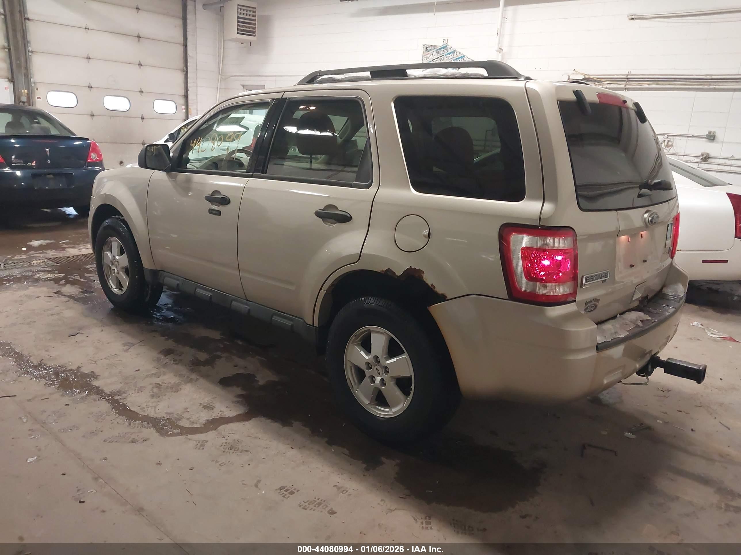 FORD ESCAPE image 3
