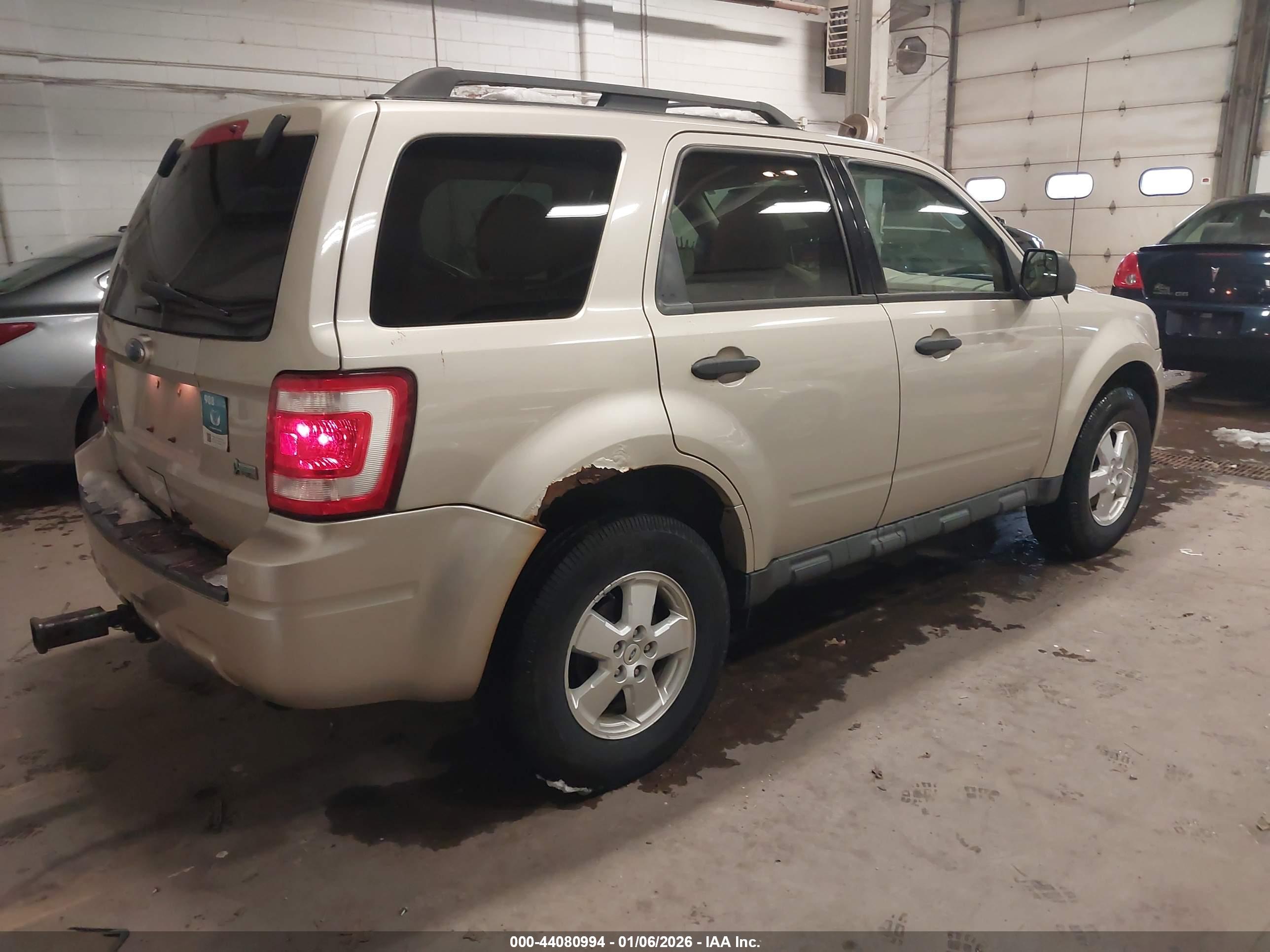 FORD ESCAPE image 4