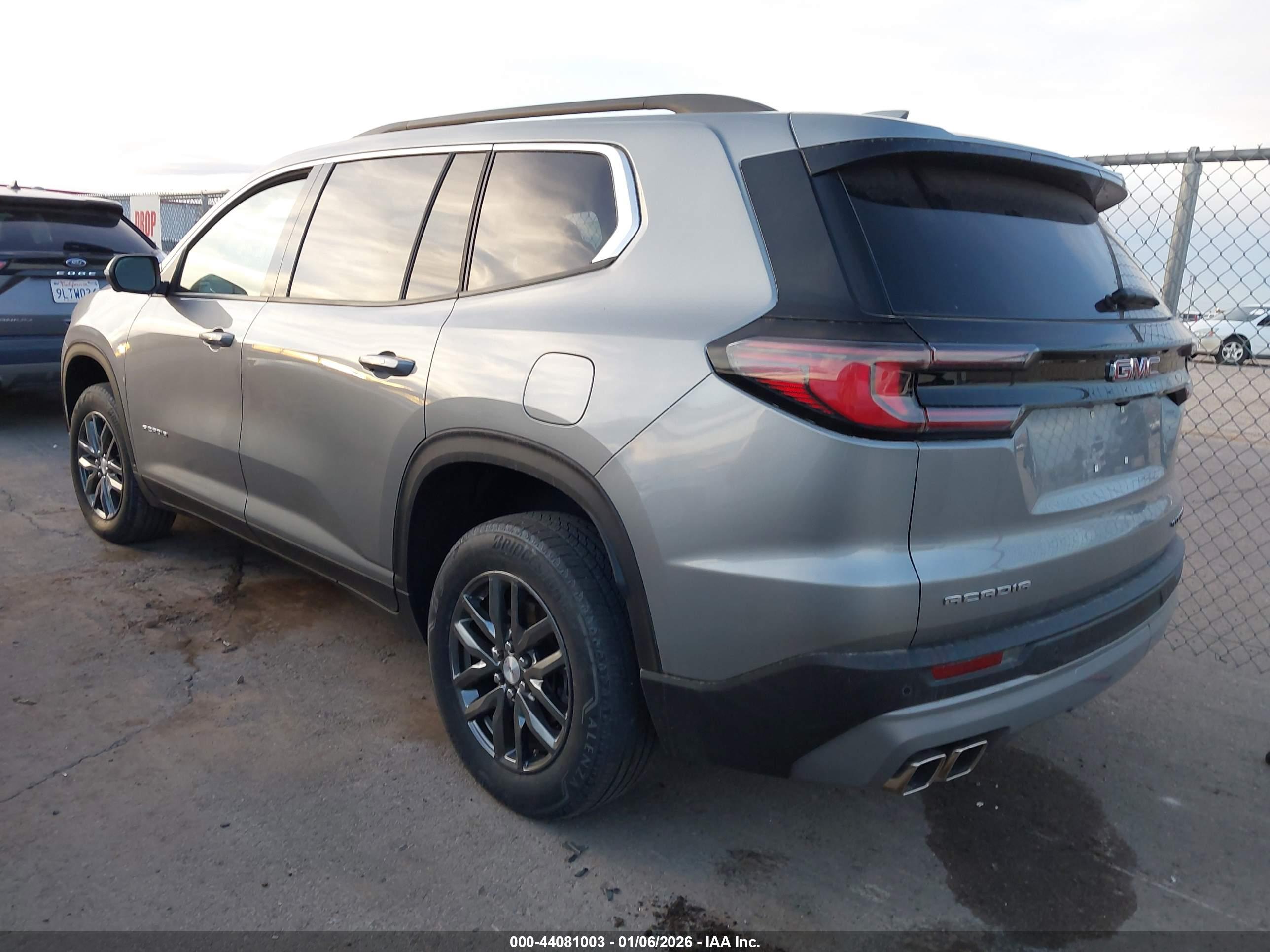 GMC ACADIA image 3