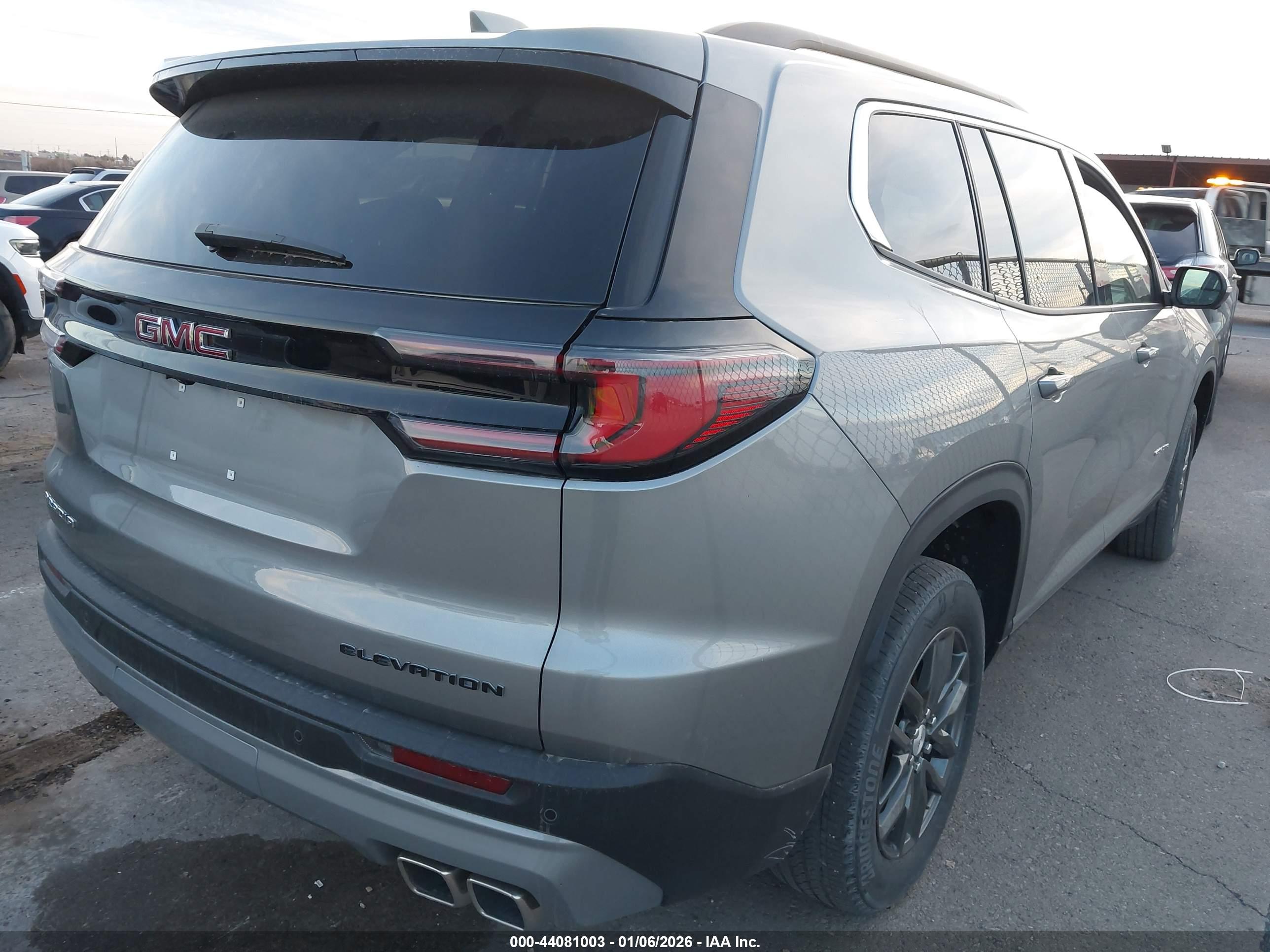 GMC ACADIA image 4