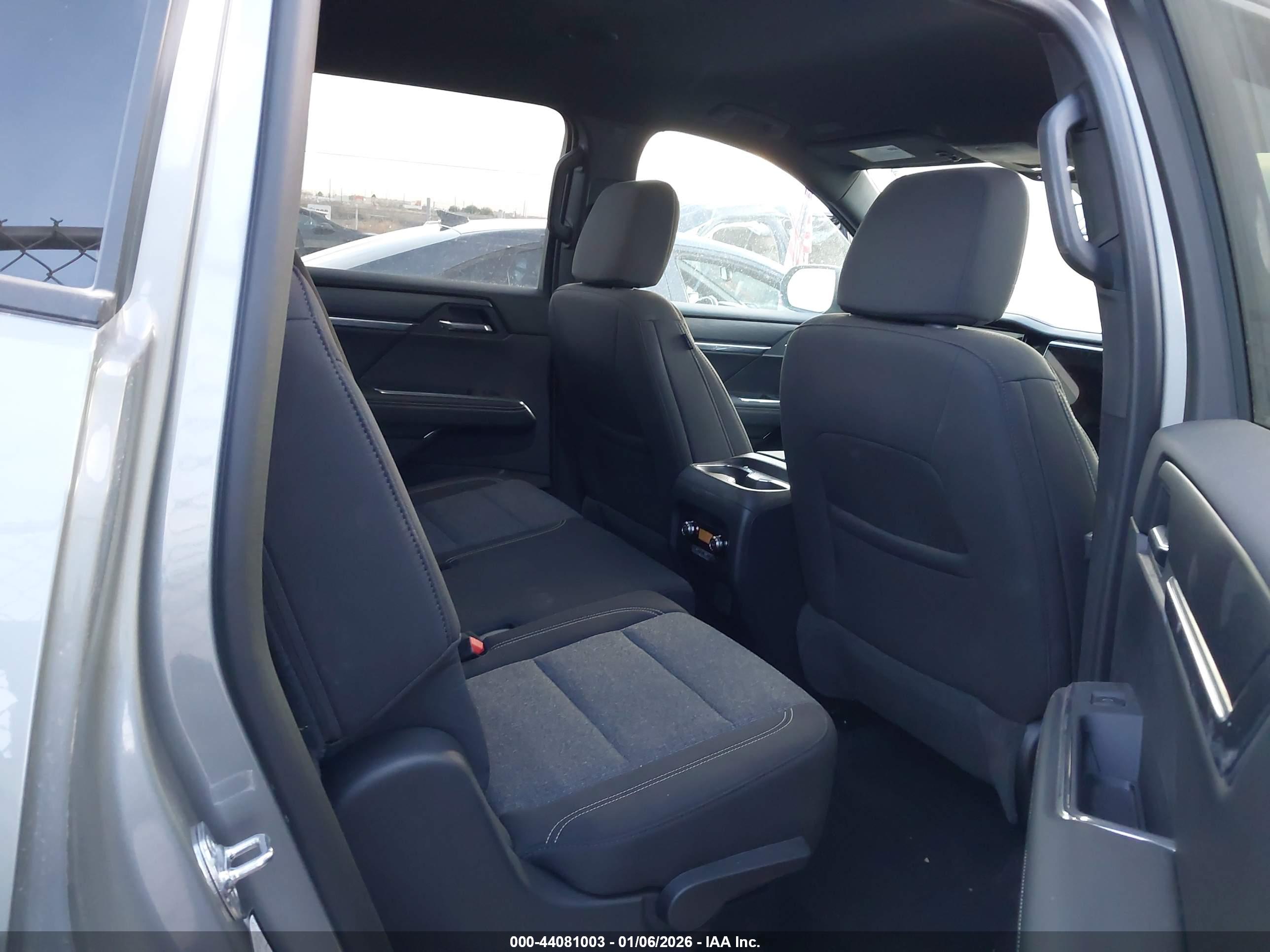 GMC ACADIA image 8