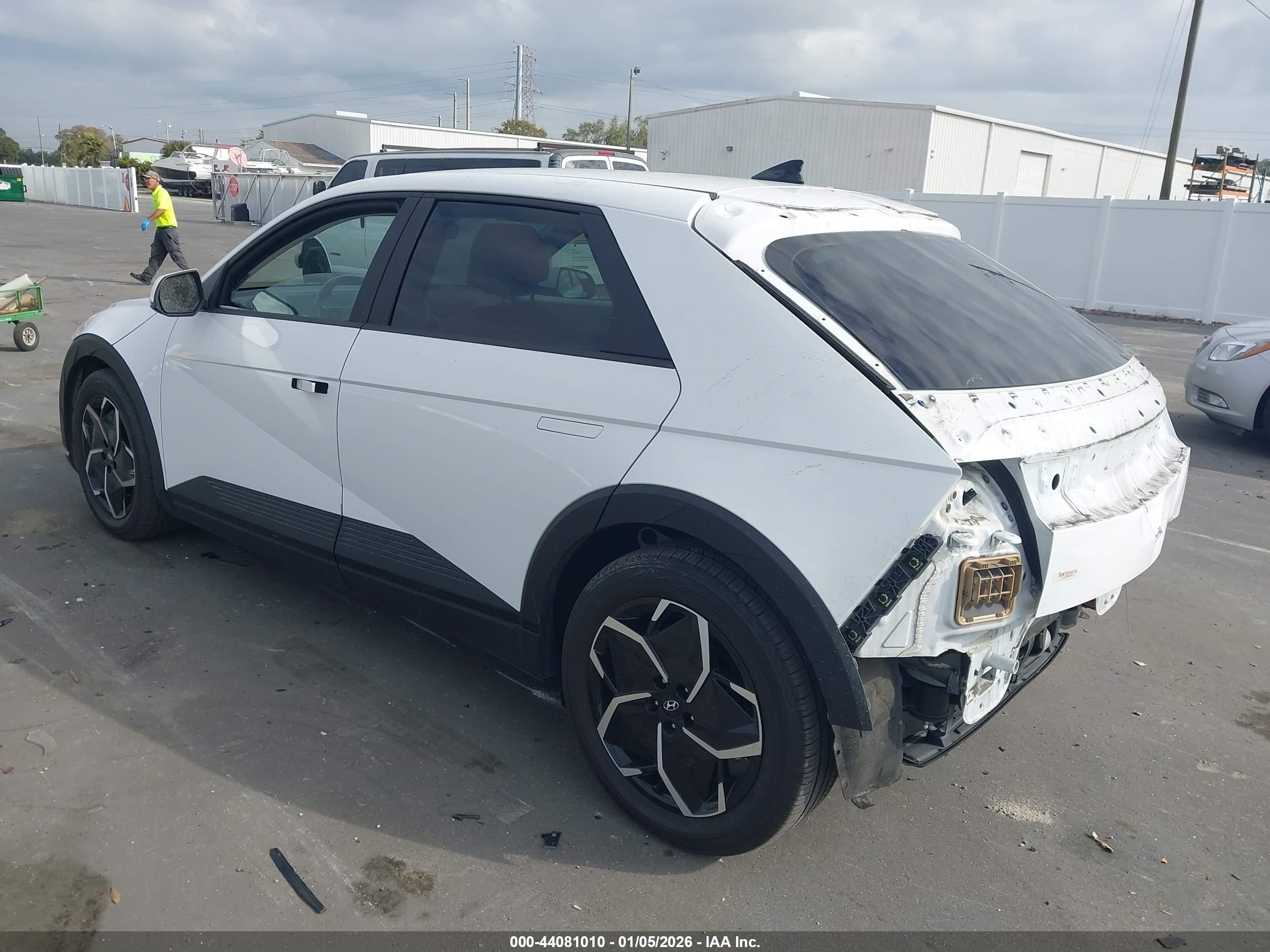 HYUNDAI IONIQ image 3