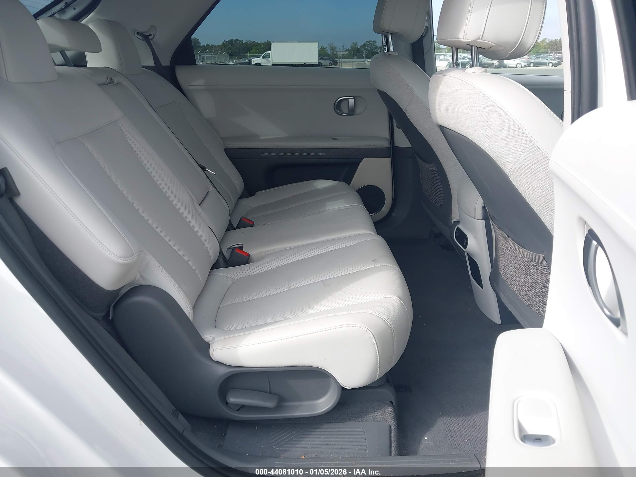 HYUNDAI IONIQ image 8