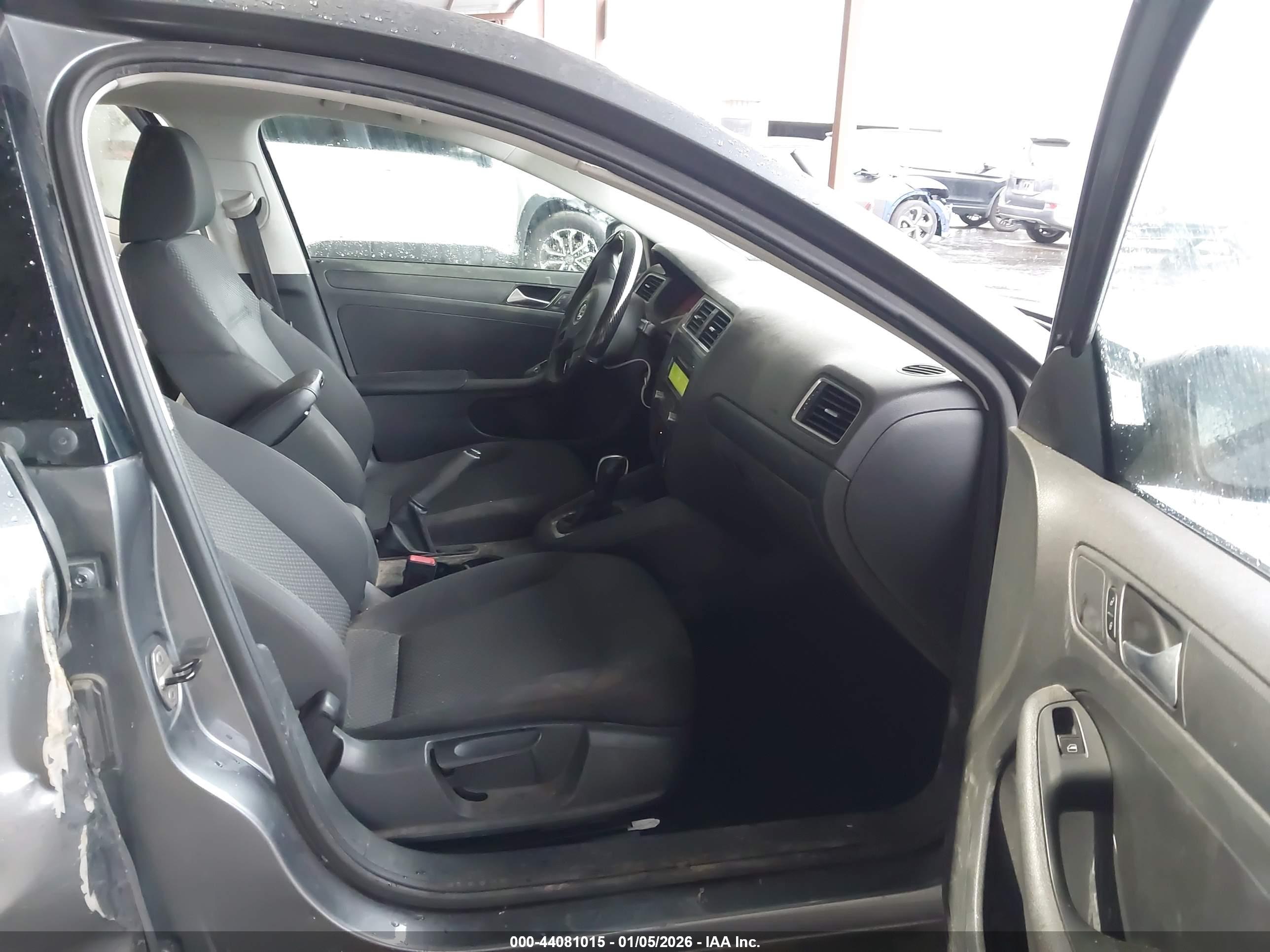 VOLKSWAGEN JETTA image 5