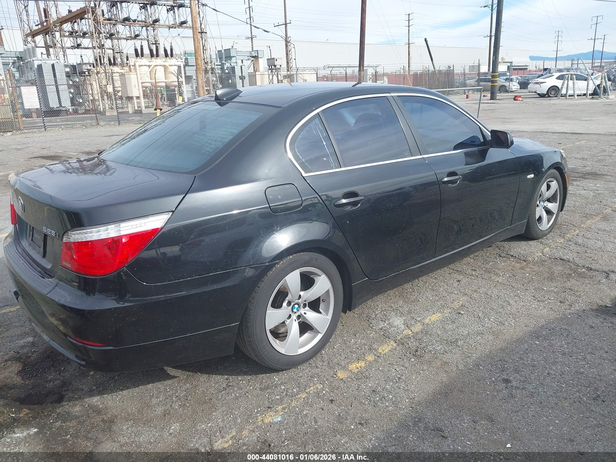 BMW 528I image 4