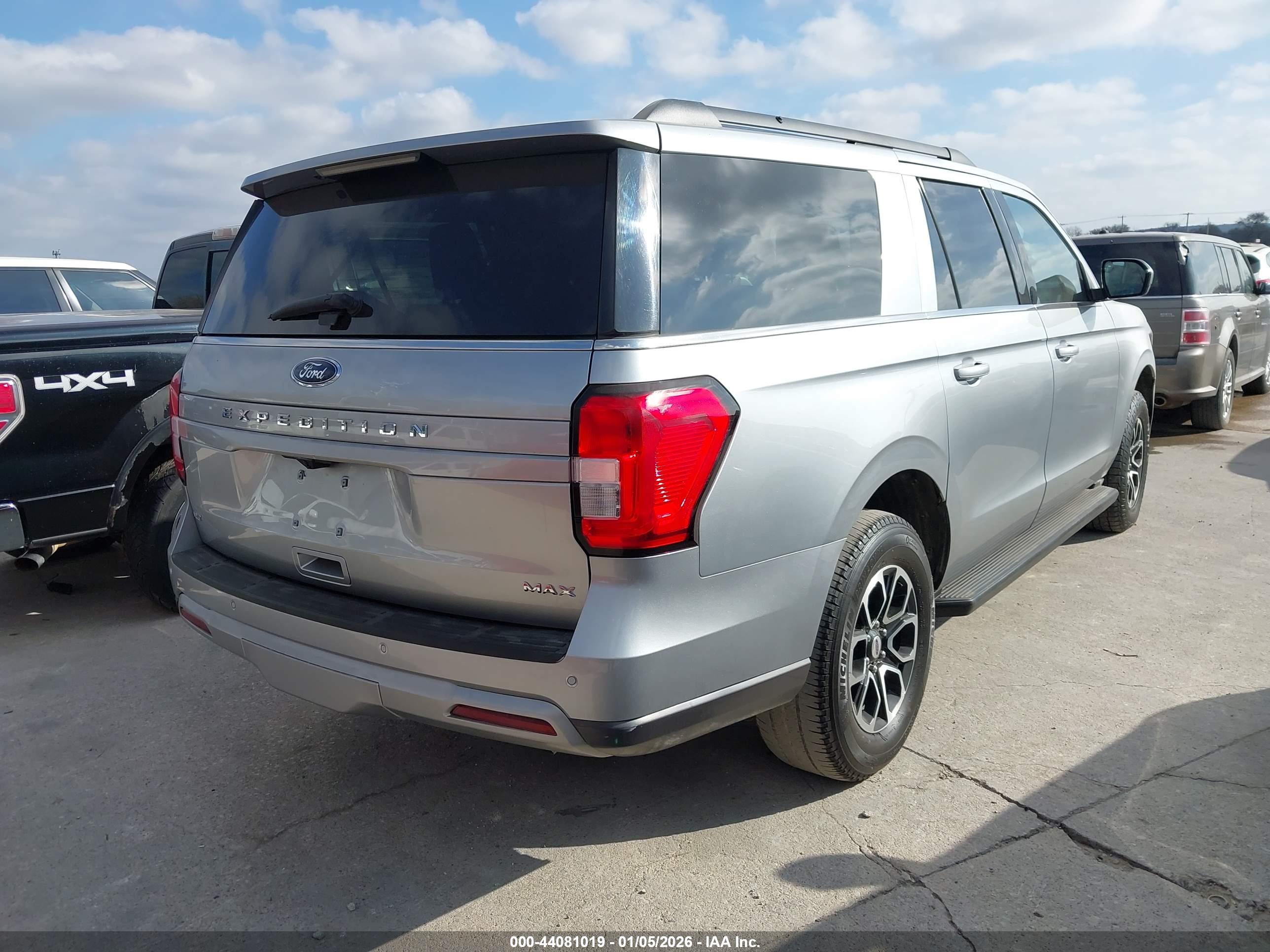FORD EXPEDITION image 4