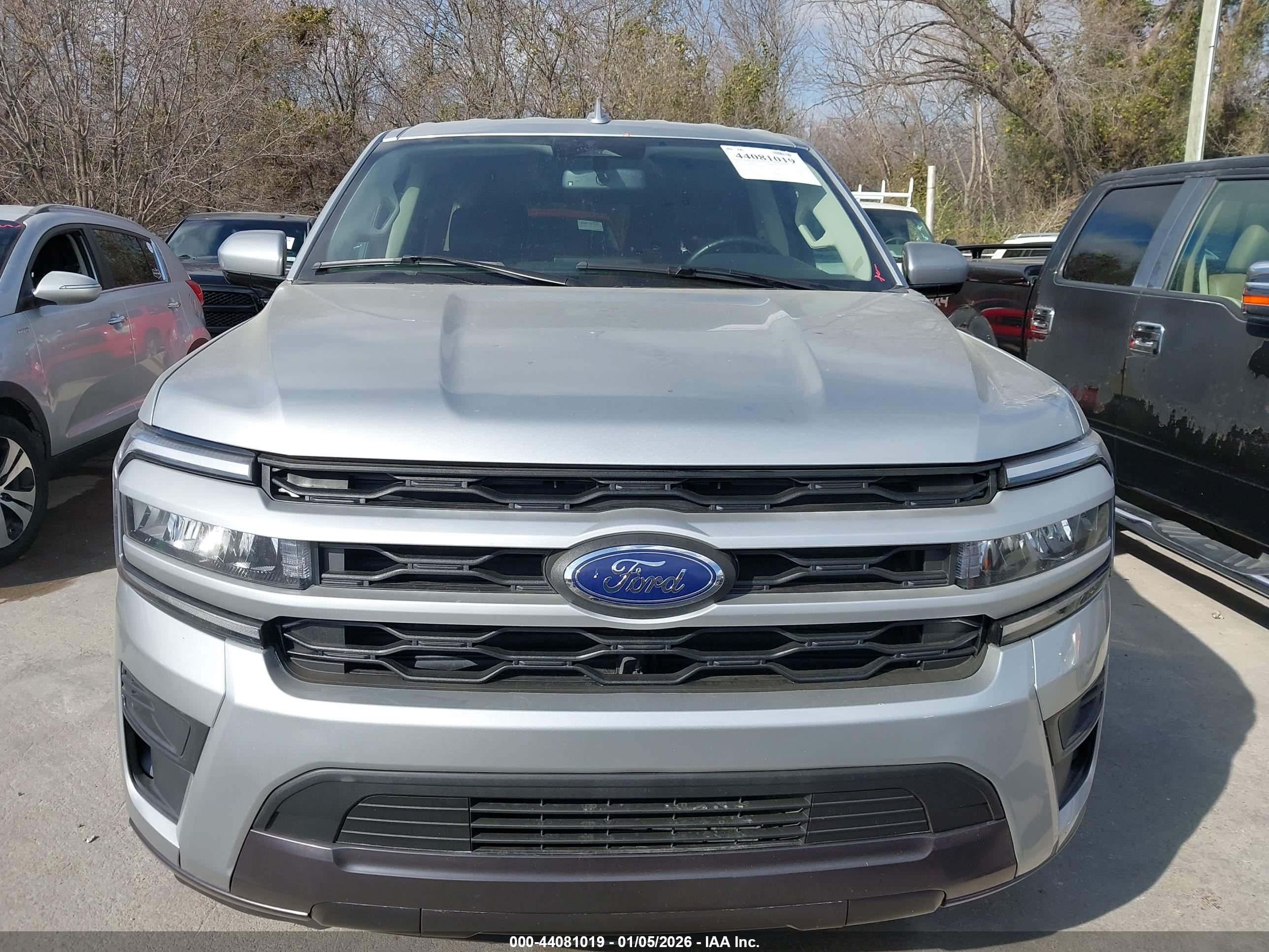 FORD EXPEDITION image 6