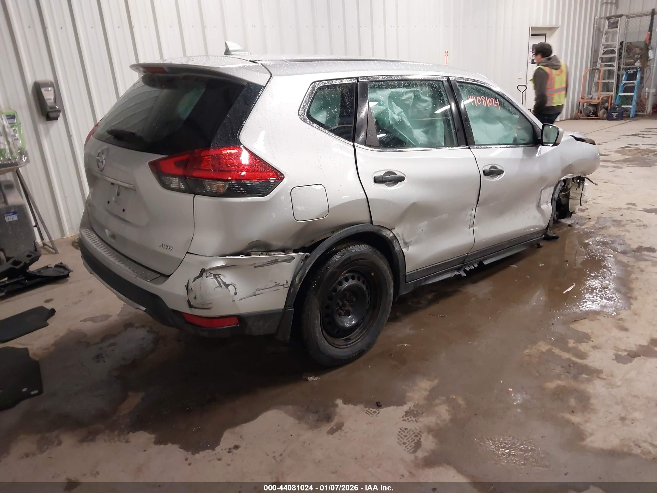 NISSAN ROGUE image 4