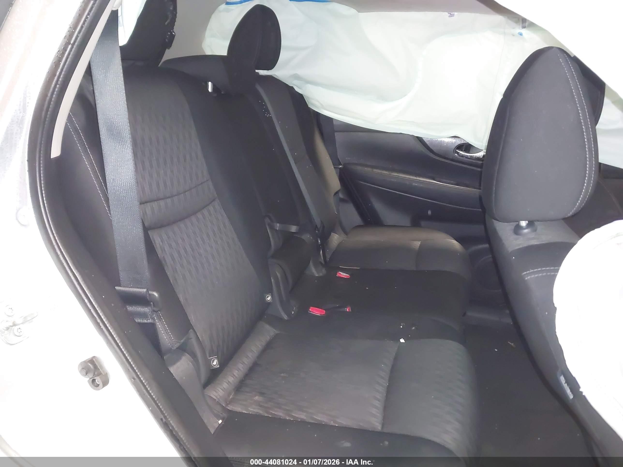 NISSAN ROGUE image 8