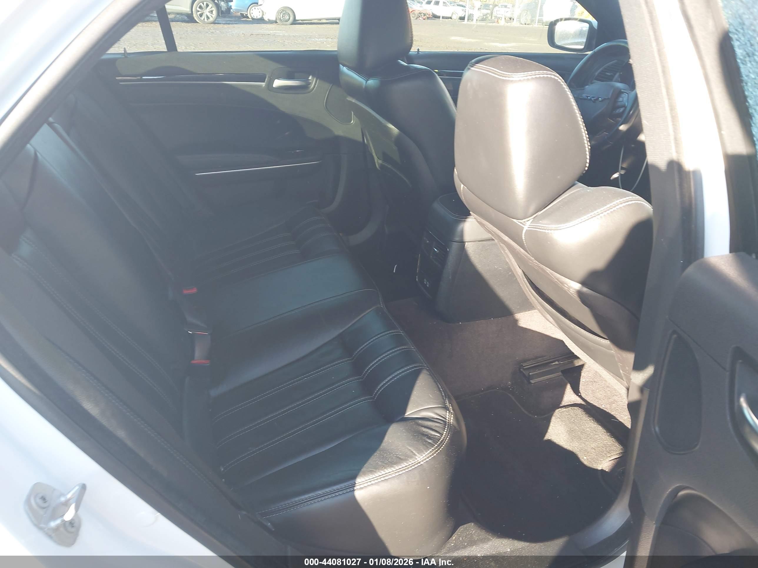 CHRYSLER 300 image 8