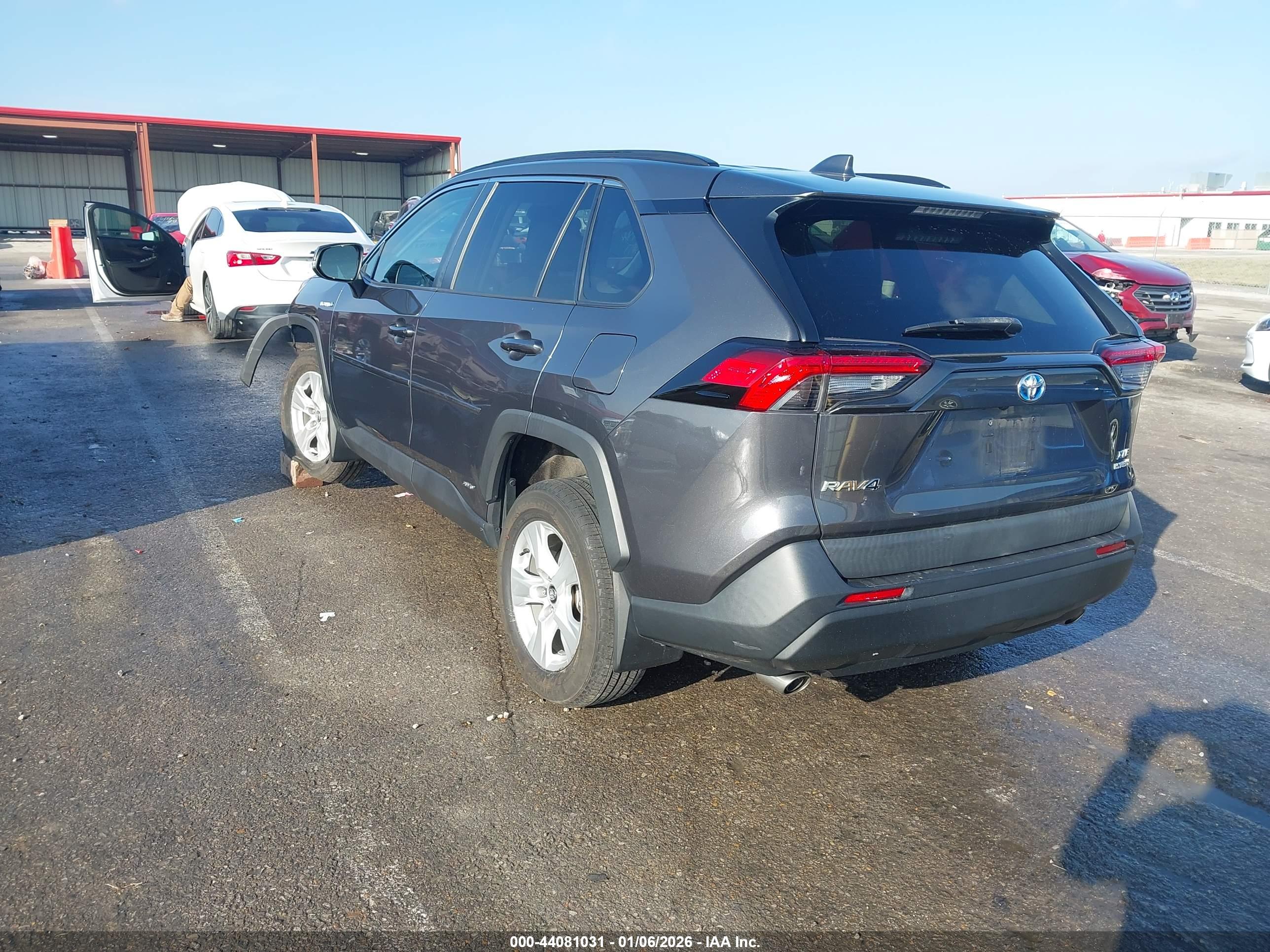 TOYOTA RAV4 image 3