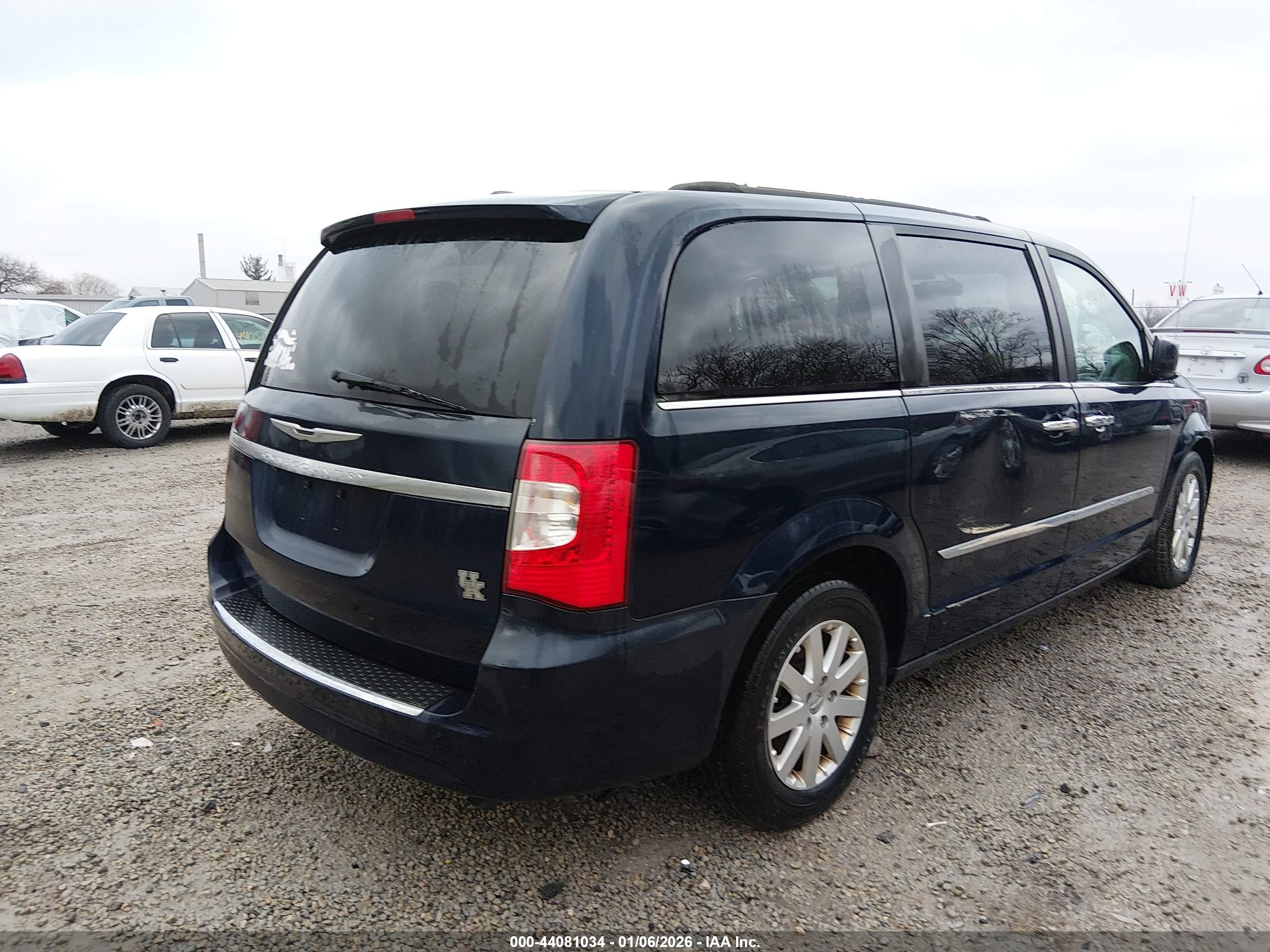 CHRYSLER TOWN image 4